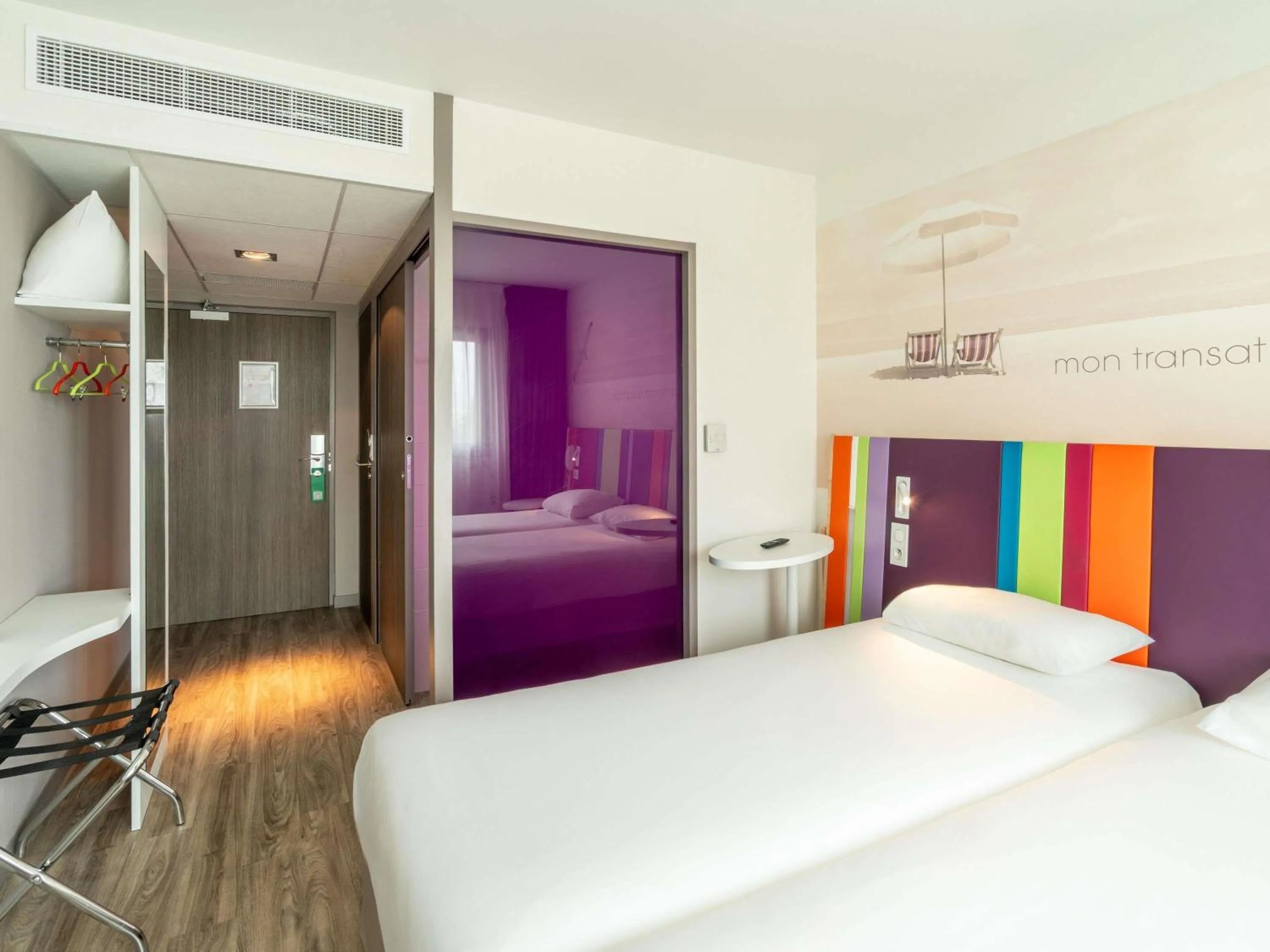 Bedroom, Bed in ibis Styles Les Sables Olonne