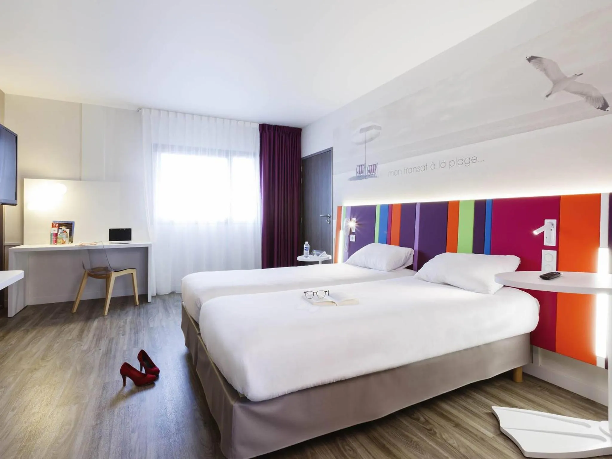 Bedroom, Bed in ibis Styles Les Sables Olonne