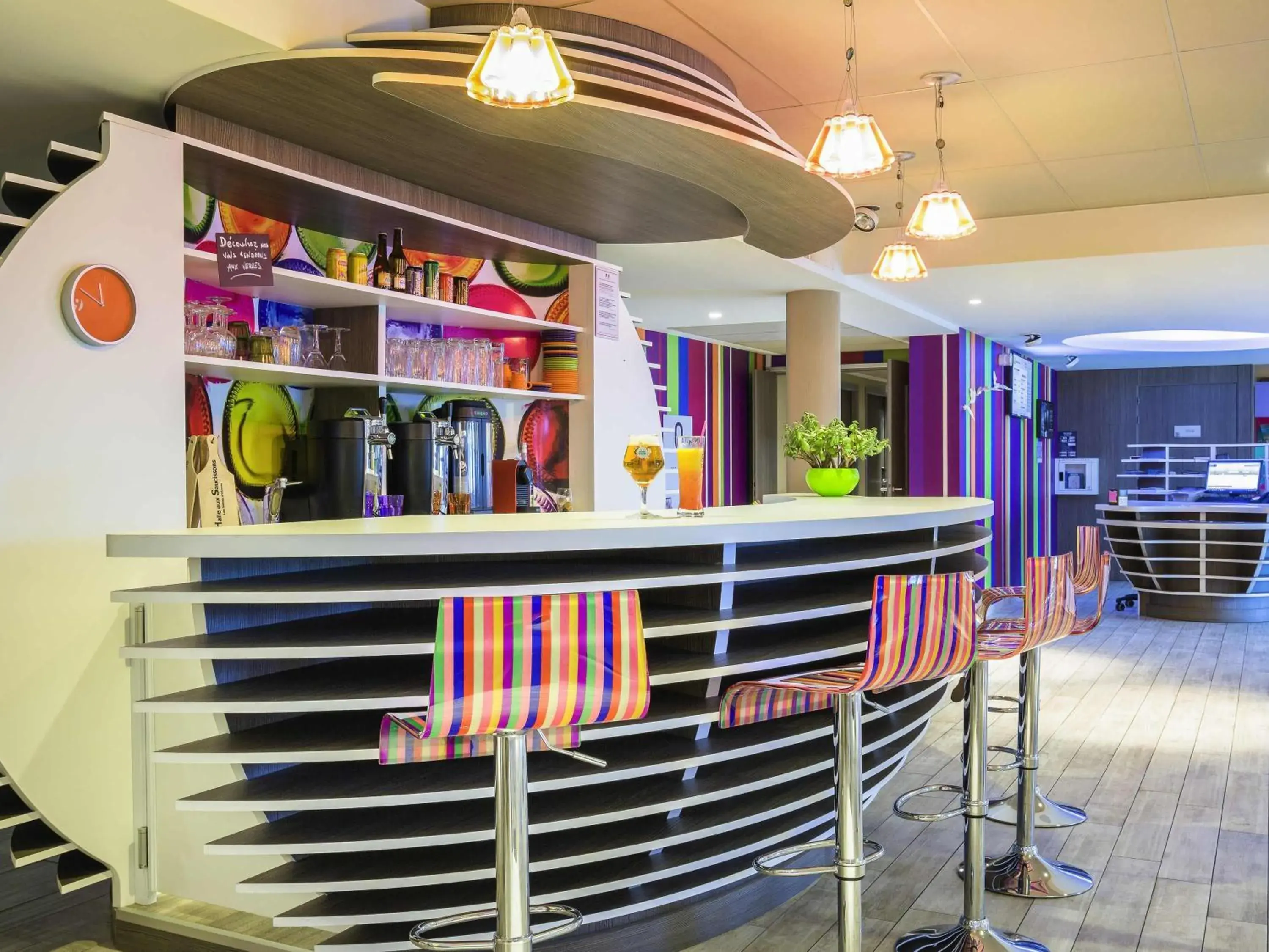 Lounge or bar in ibis Styles Les Sables d'Olonne Lounge or bar in ibis Styles Les Sables d'Olonne