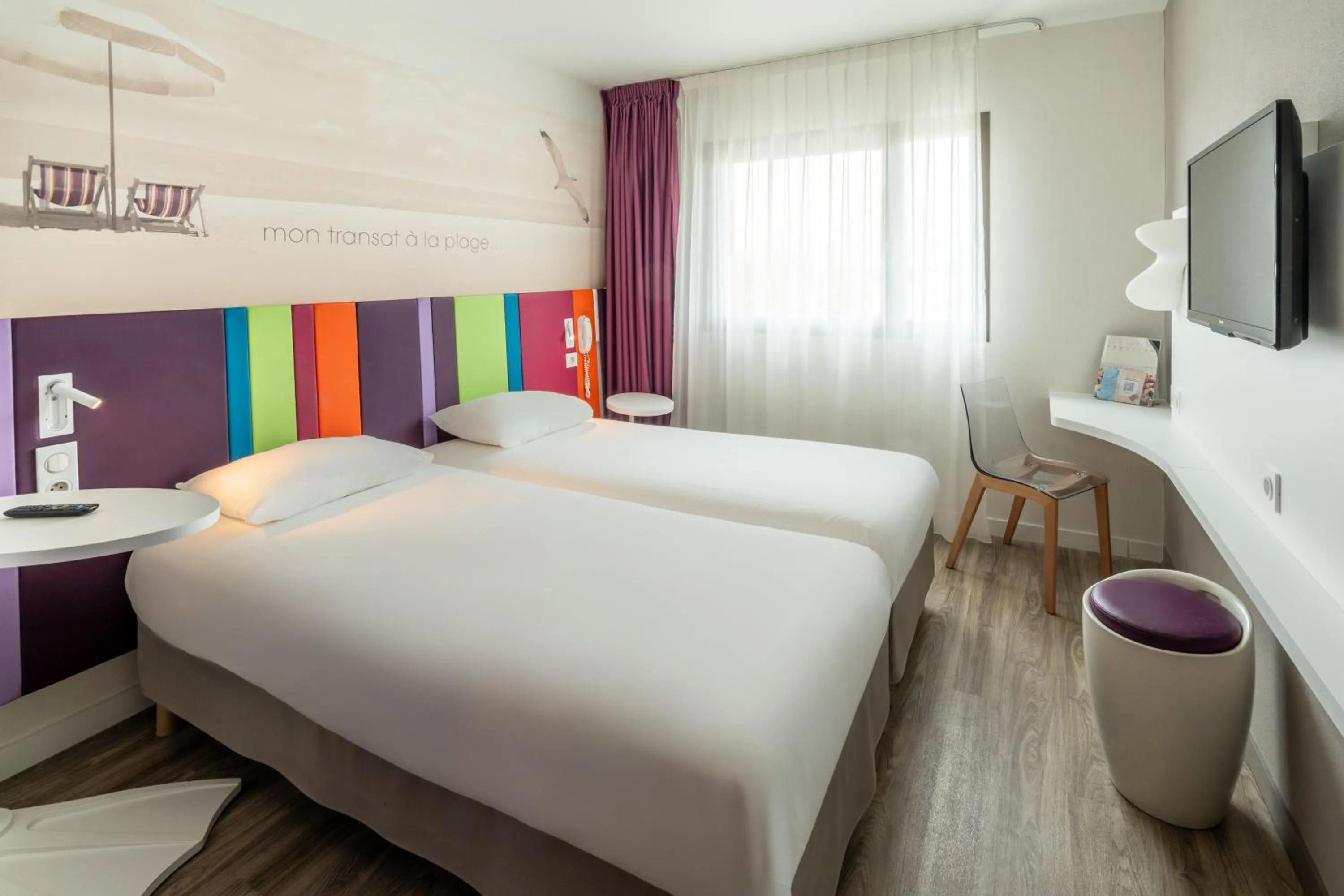Bedroom, Bed in ibis Styles Les Sables Olonne