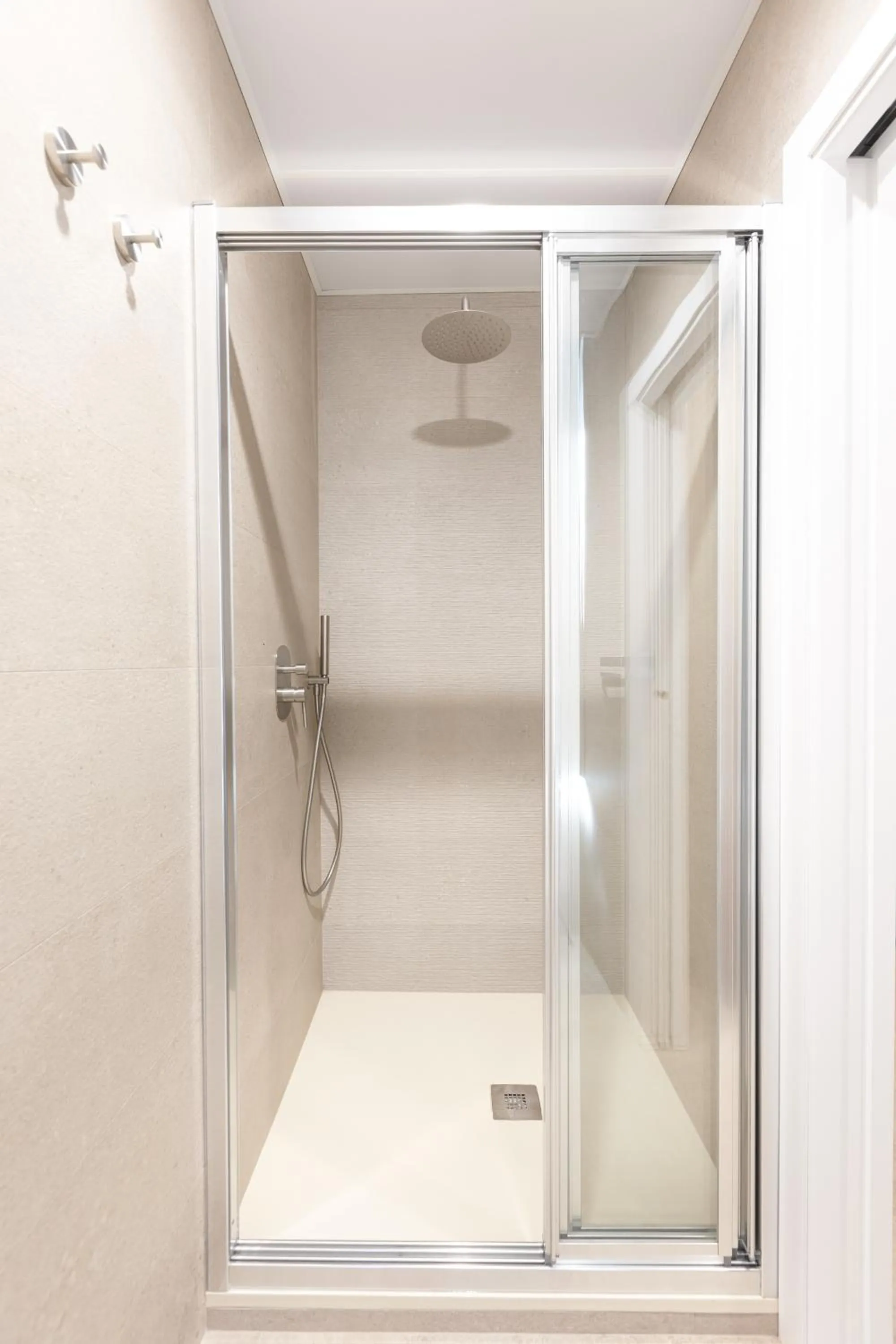 Shower in AACR Hotel Monteolivos