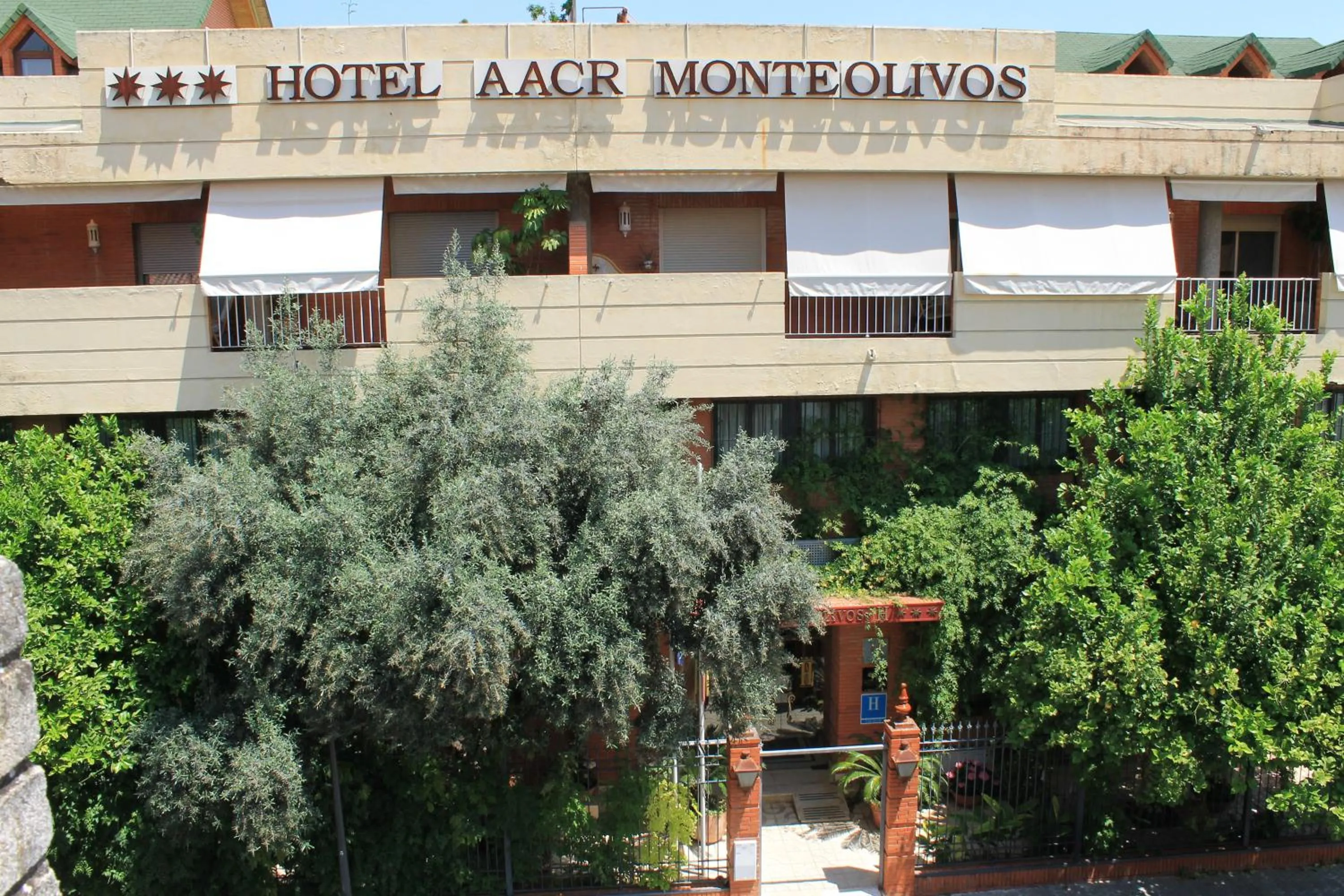 Facade/entrance in AACR Hotel Monteolivos