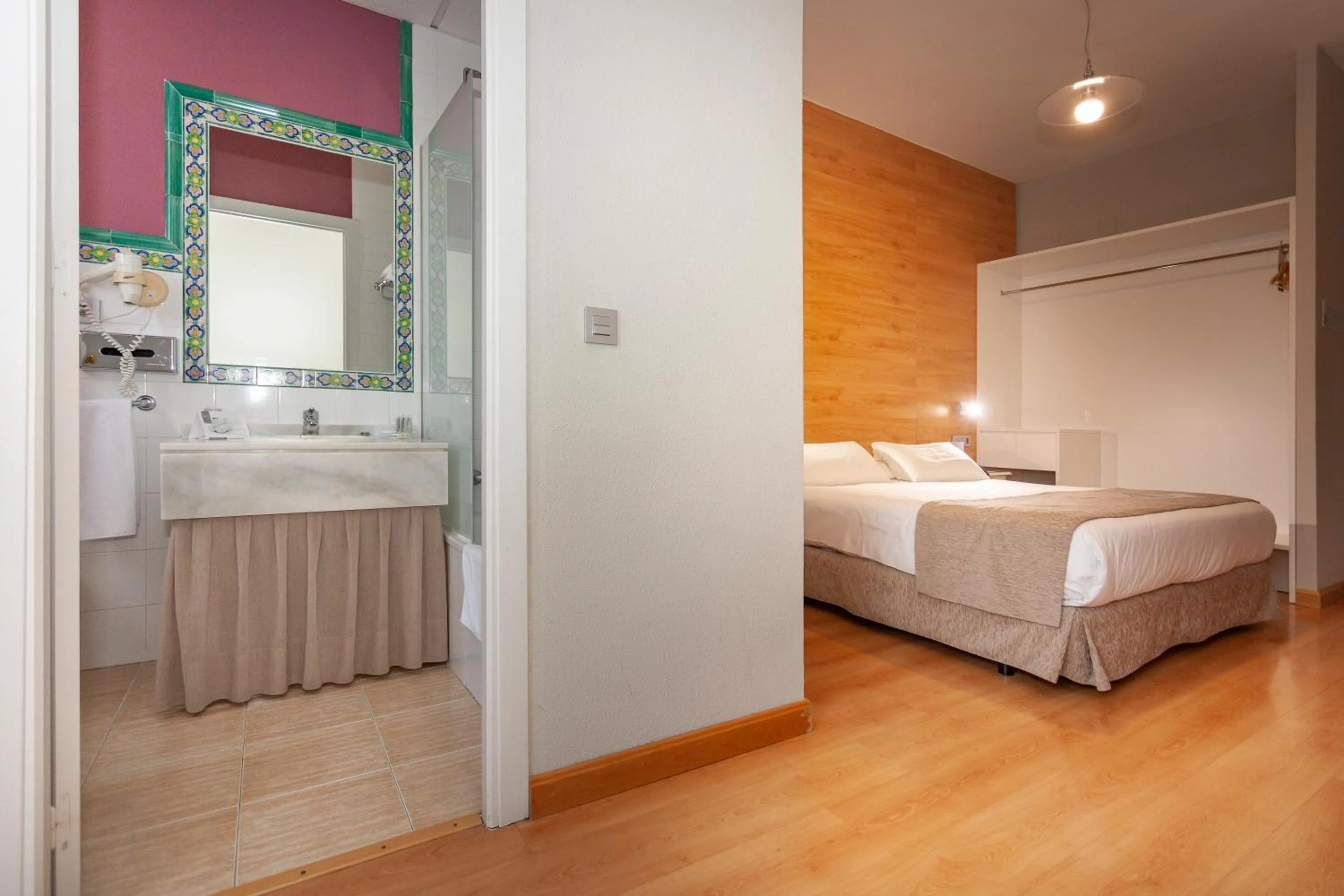 Photo of the whole room, Bed in AACR Hotel Monteolivos