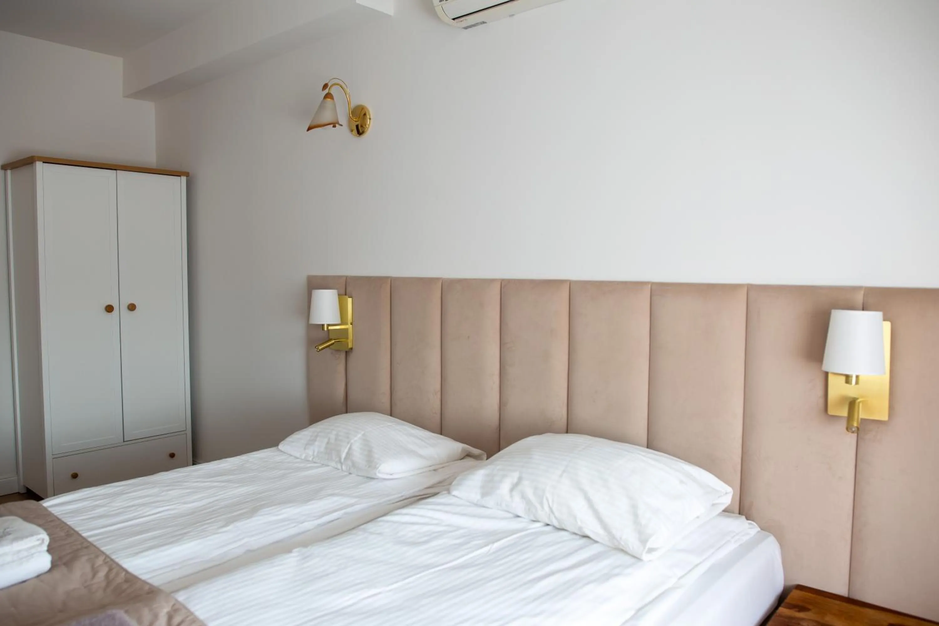 Photo of the whole room, Bed in W Krainie Alicji