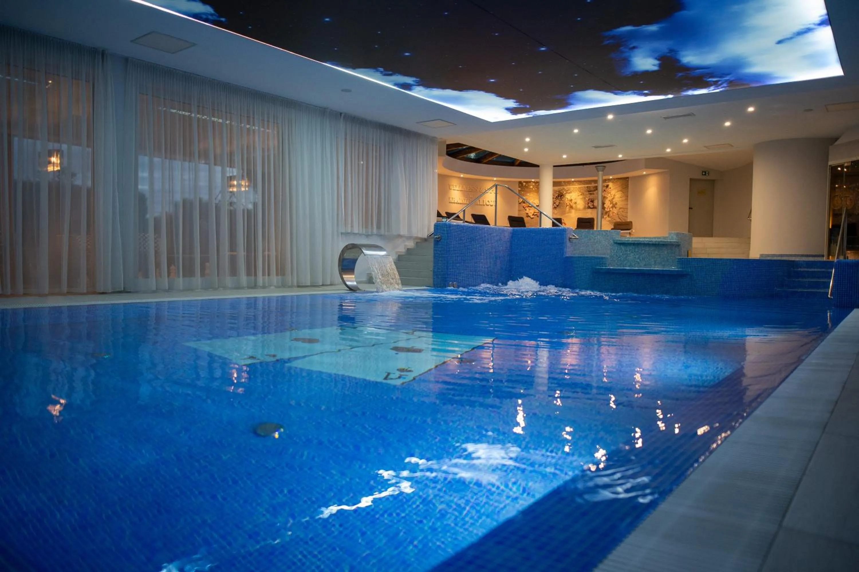 Swimming pool in W Krainie Alicji