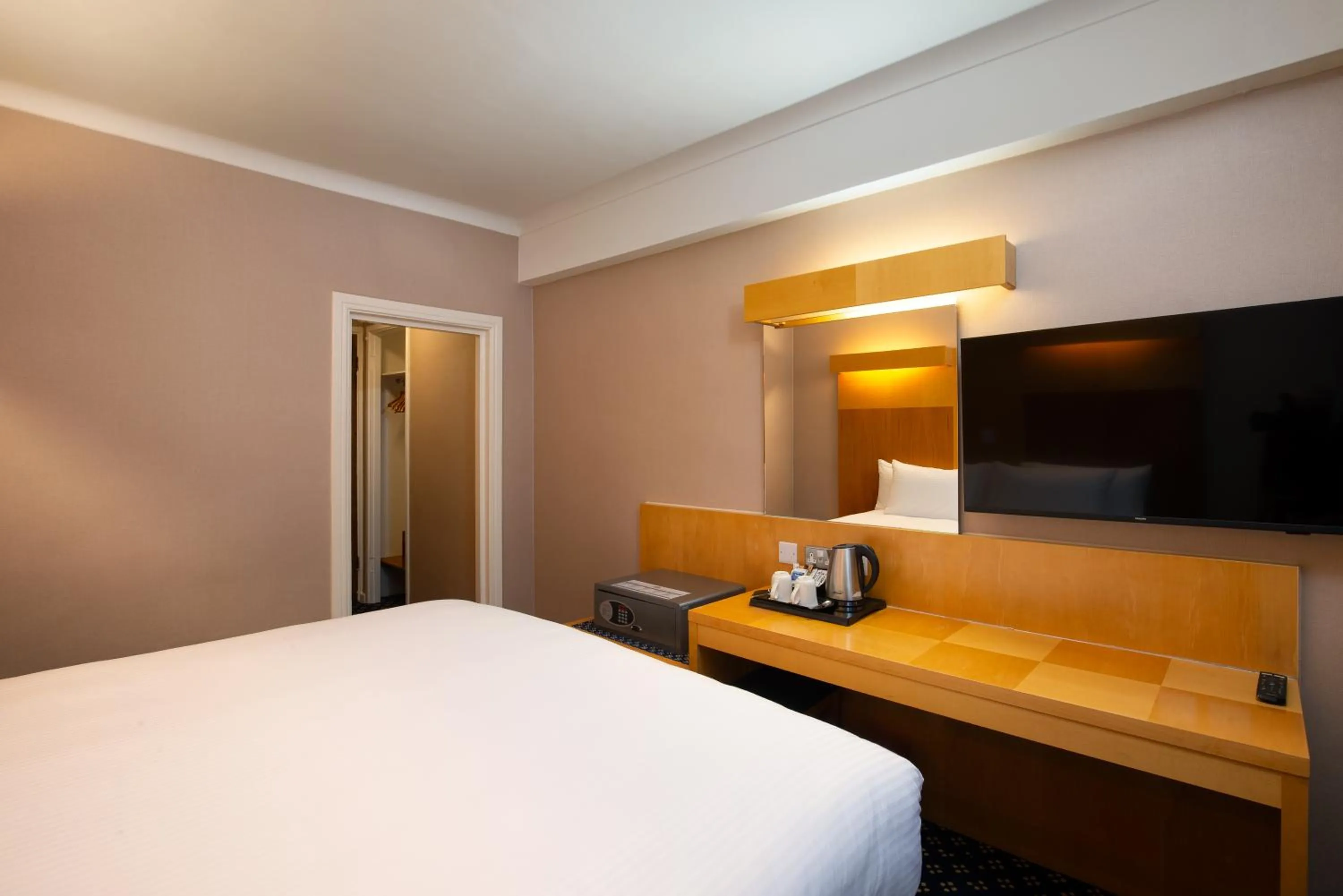 Bed in Tavistock Hotel