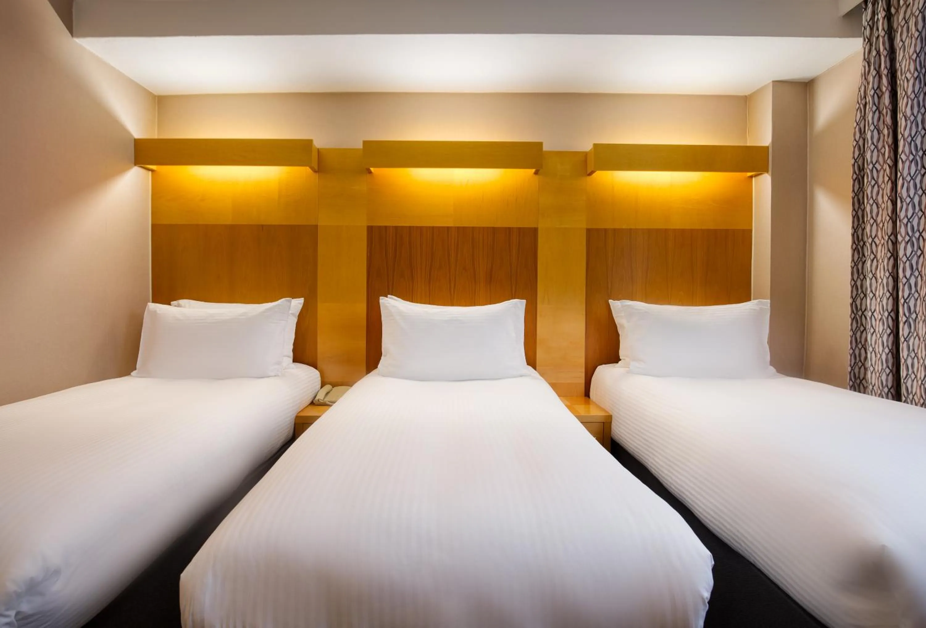 Bed in Tavistock Hotel