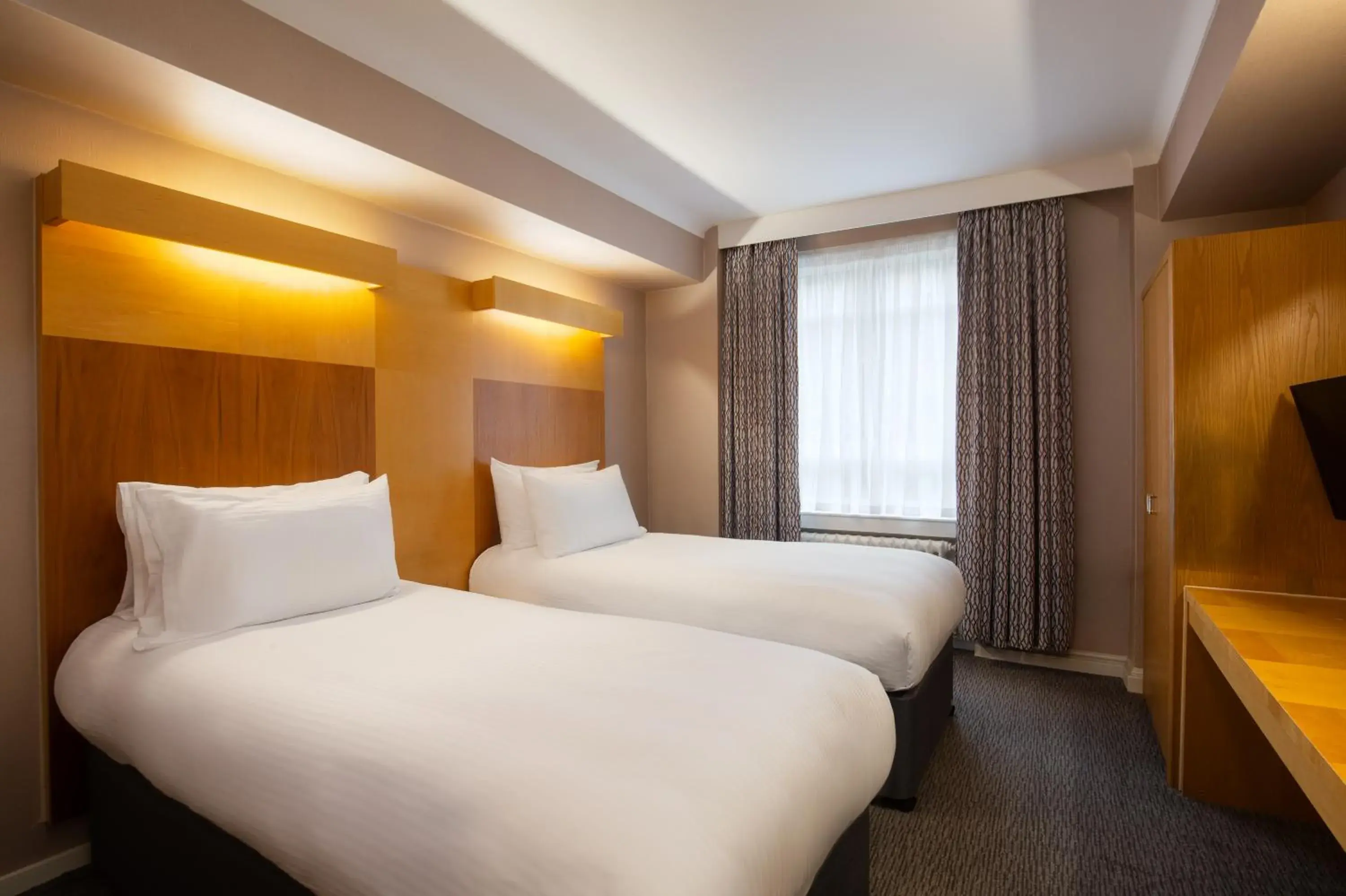 Bed in Tavistock Hotel Bed in Tavistock Hotel