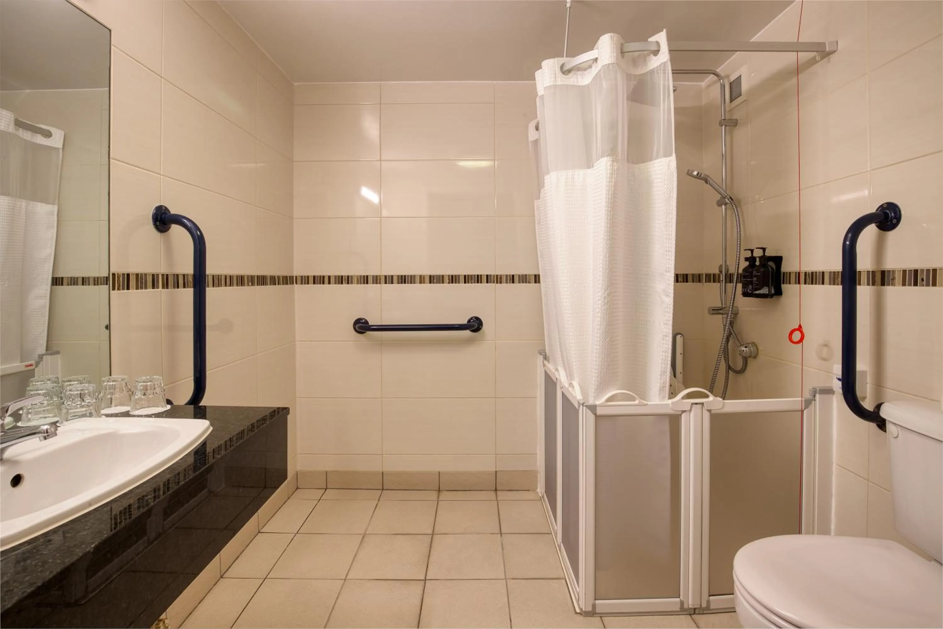 Bathroom in Tavistock Hotel