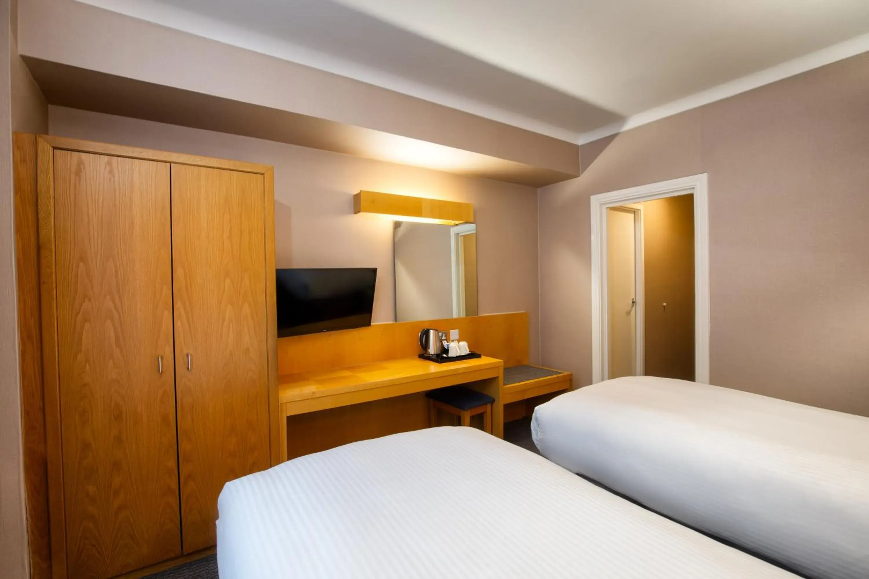 Bathroom, Bed in Tavistock Hotel Bathroom, Bed in Tavistock Hotel