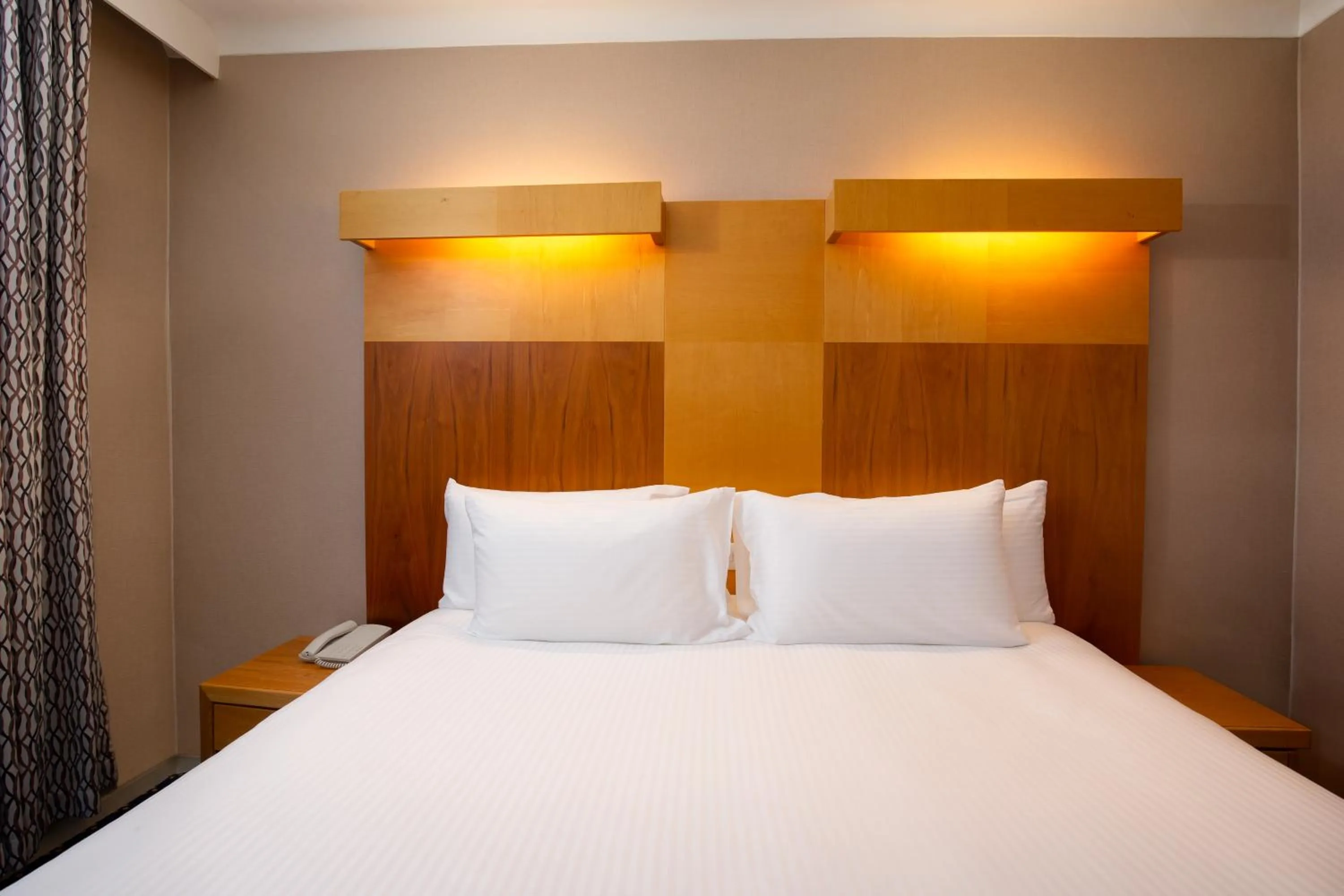 Bedroom, Bed in Tavistock Hotel