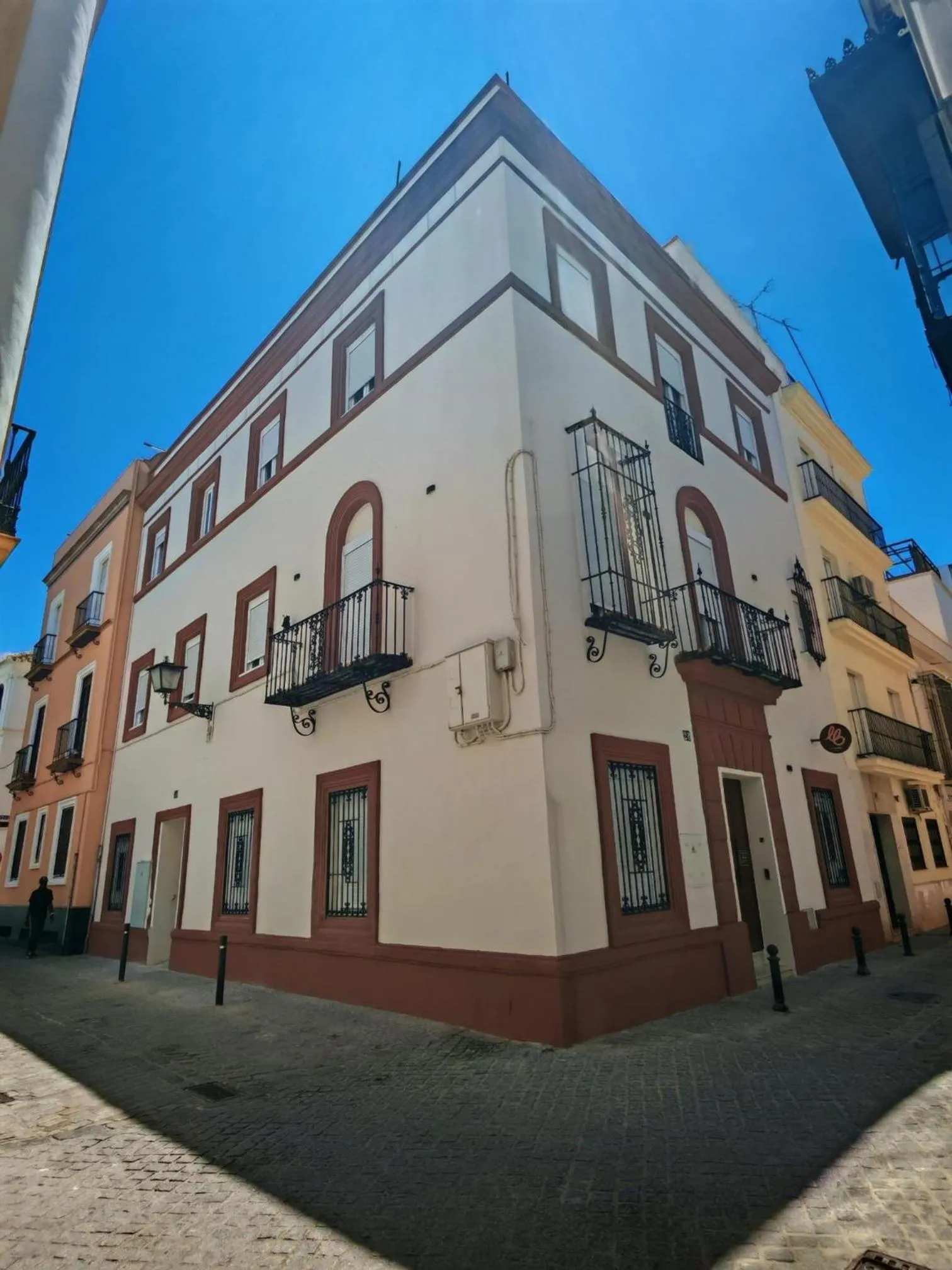 Facade/entrance in La Banda Suites