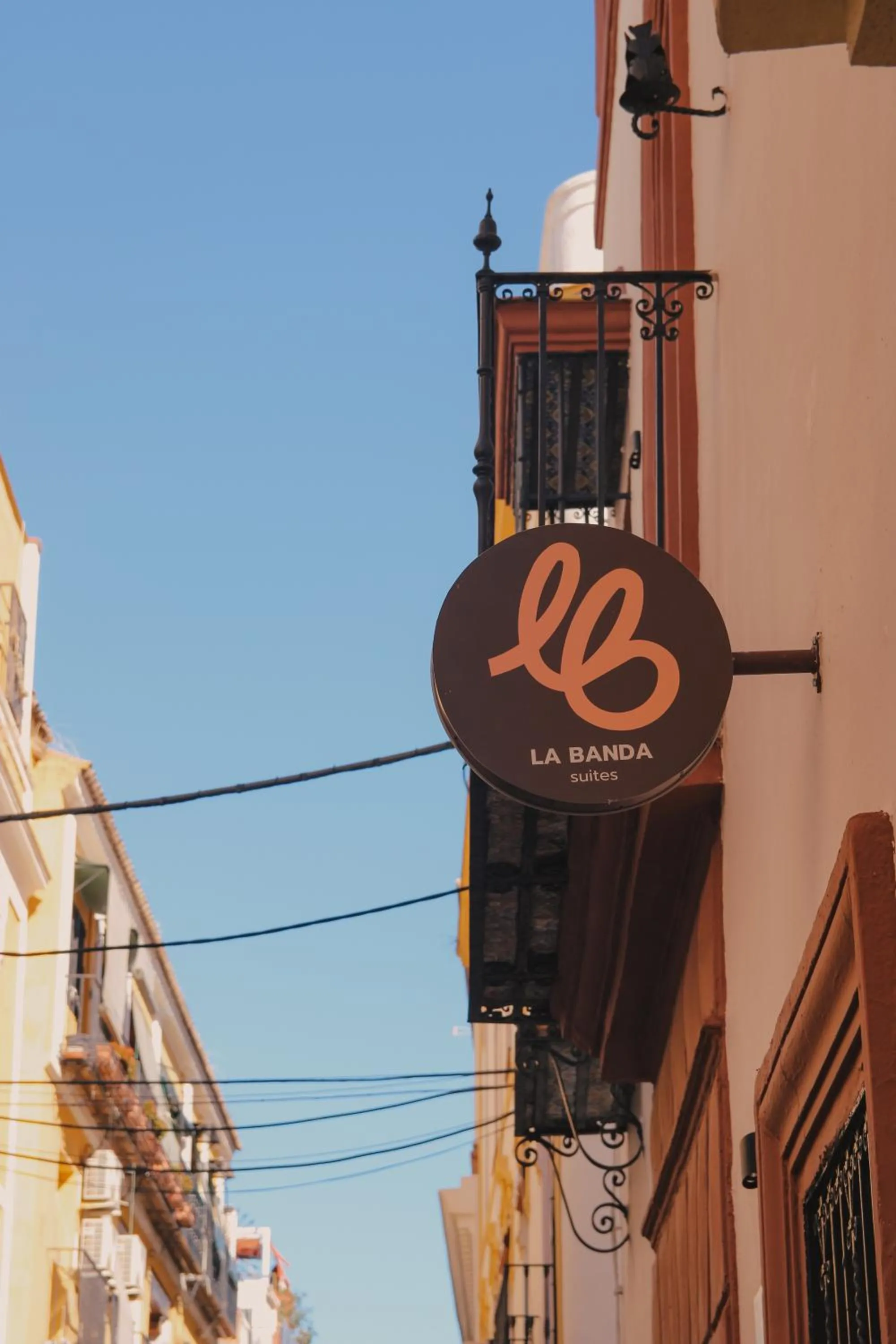 Facade/entrance in La Banda Suites