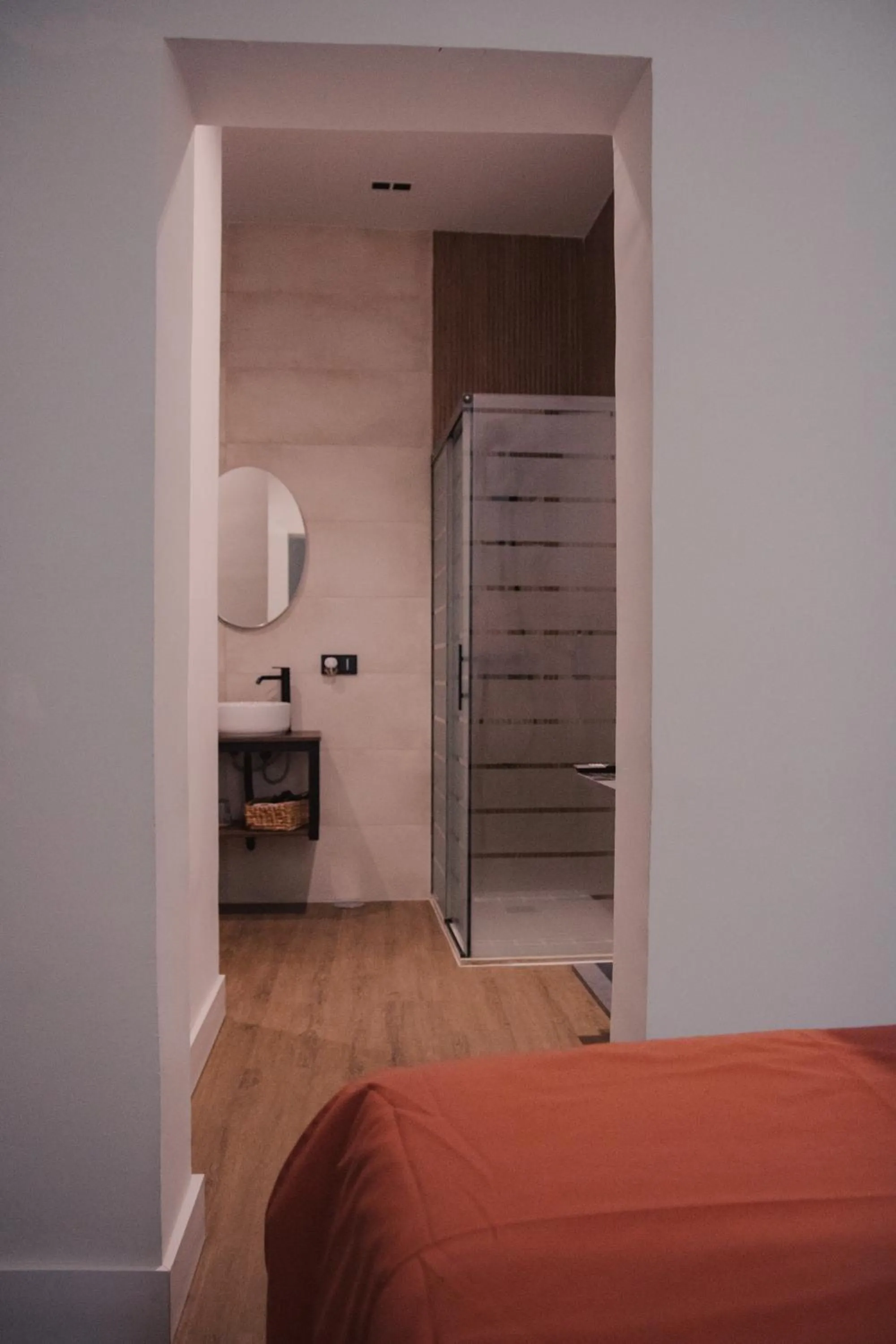 Shower, Bed in La Banda Suites