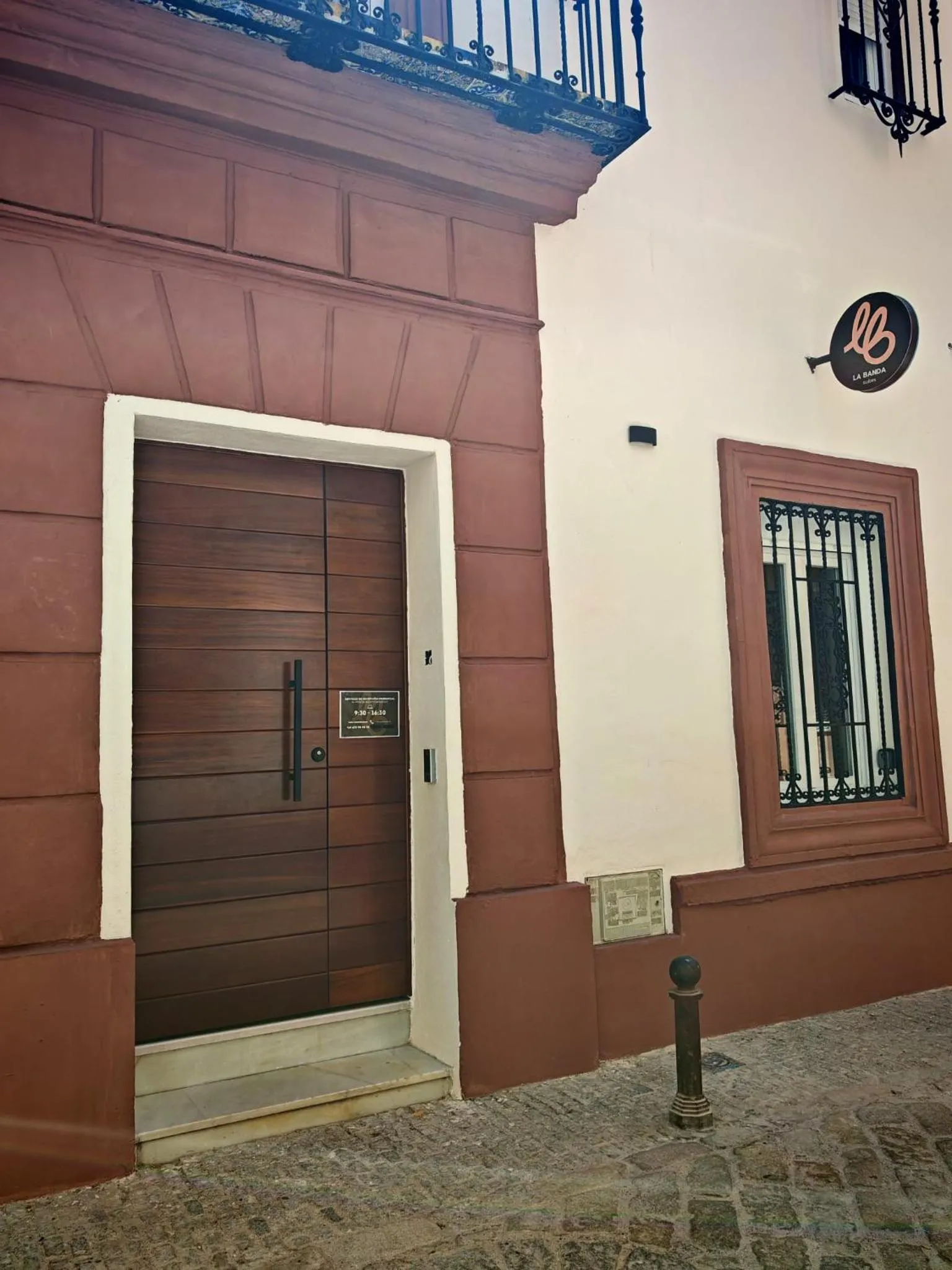 Facade/entrance in La Banda Suites