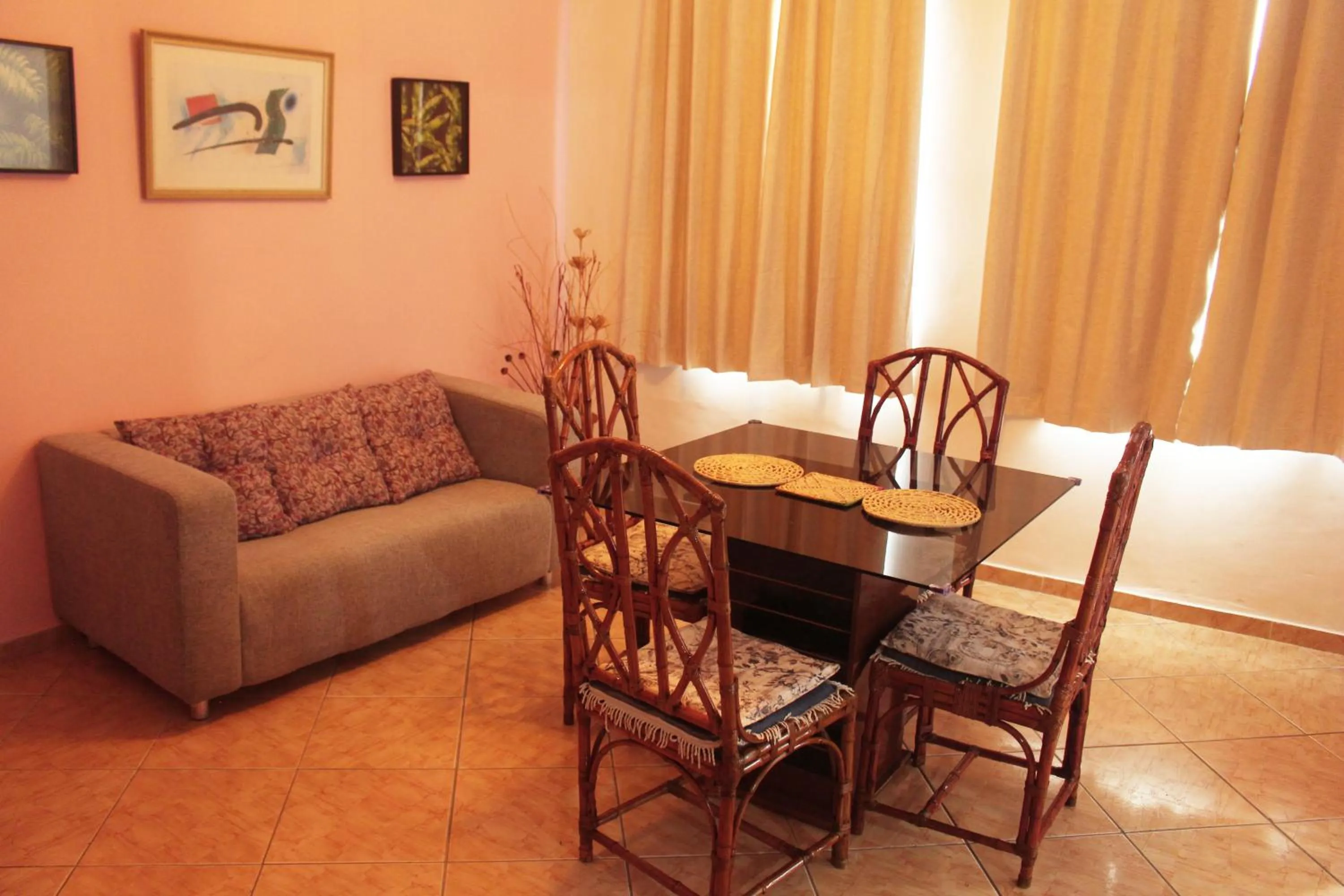 Dining area in Tamboleiro's Hotel Residence