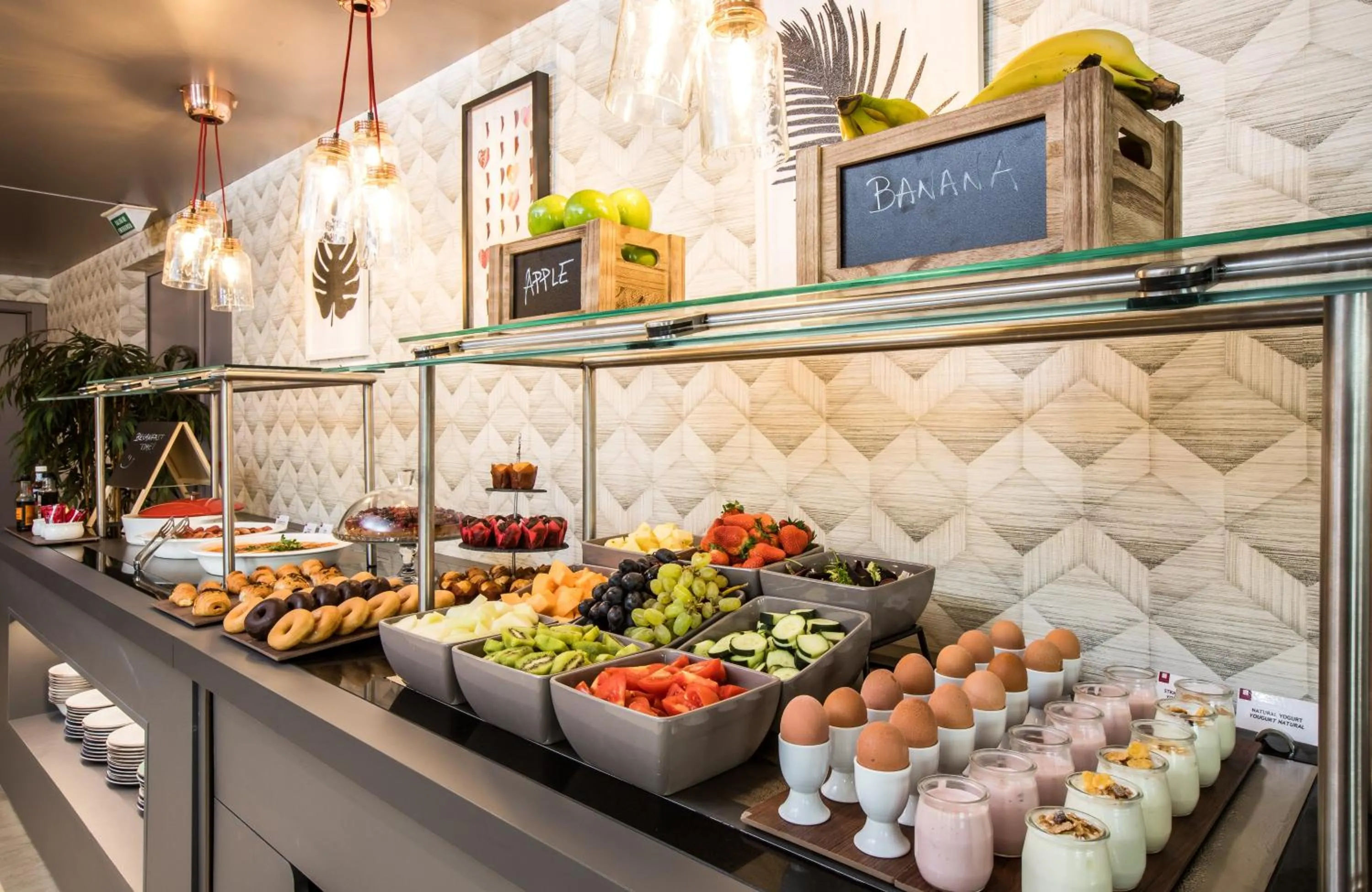 Buffet breakfast in Leonardo Hotel Barcelona Gran Via