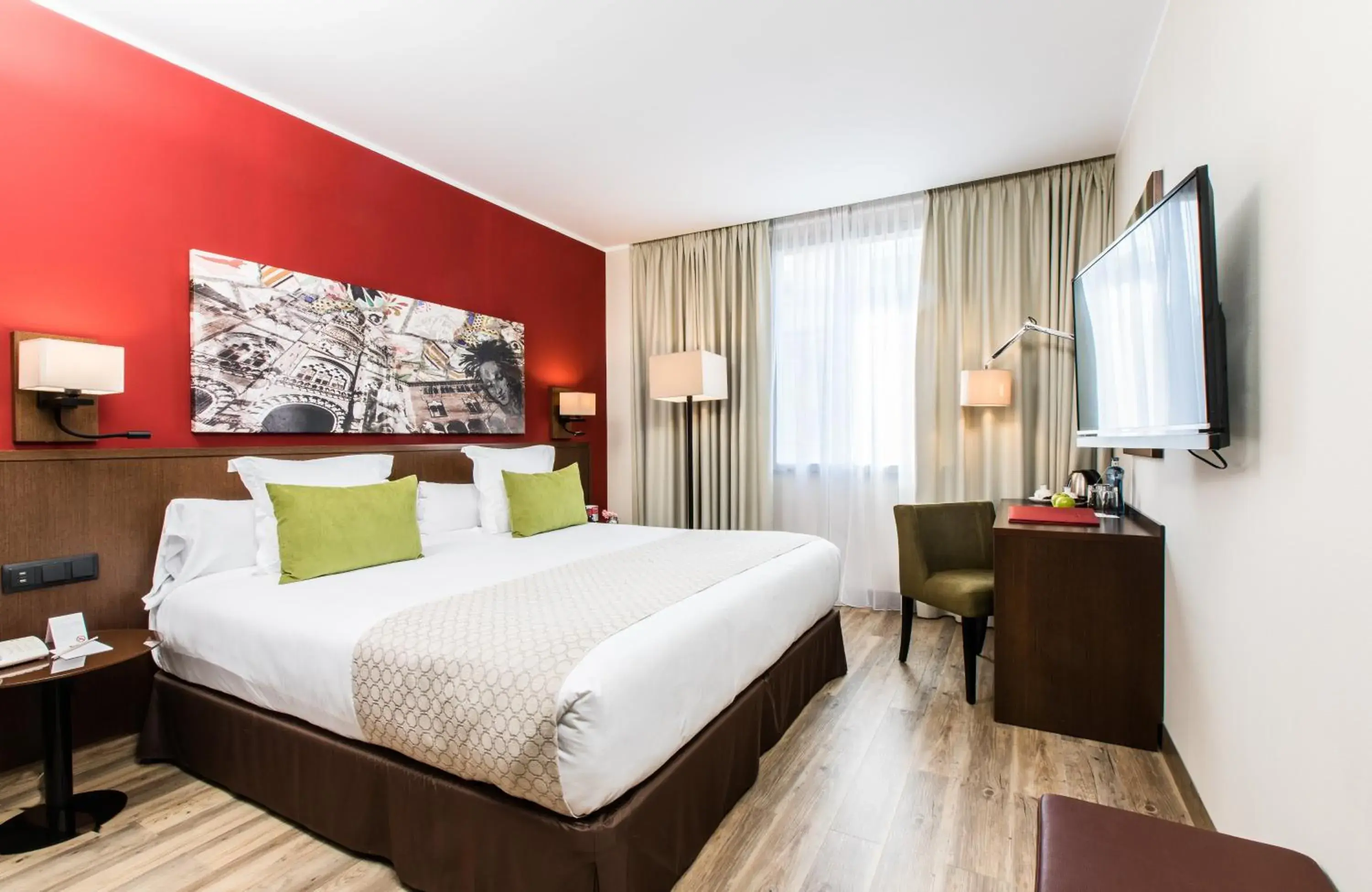 Comfort Double or Twin Room in Leonardo Hotel Barcelona Gran Via Comfort Double or Twin Room in Leonardo Hotel Barcelona Gran Via