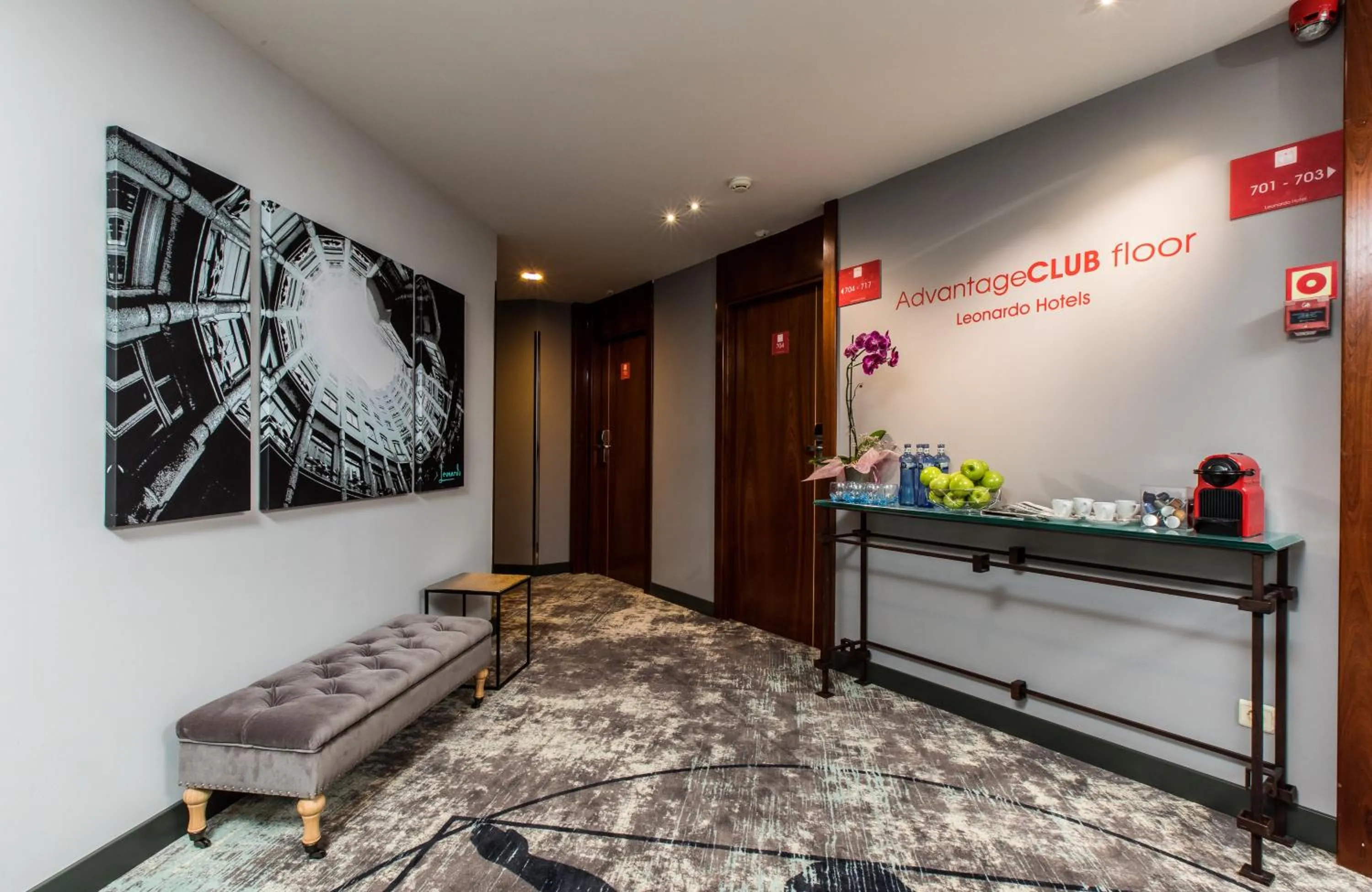 Lounge or bar in Leonardo Hotel Barcelona Gran Via