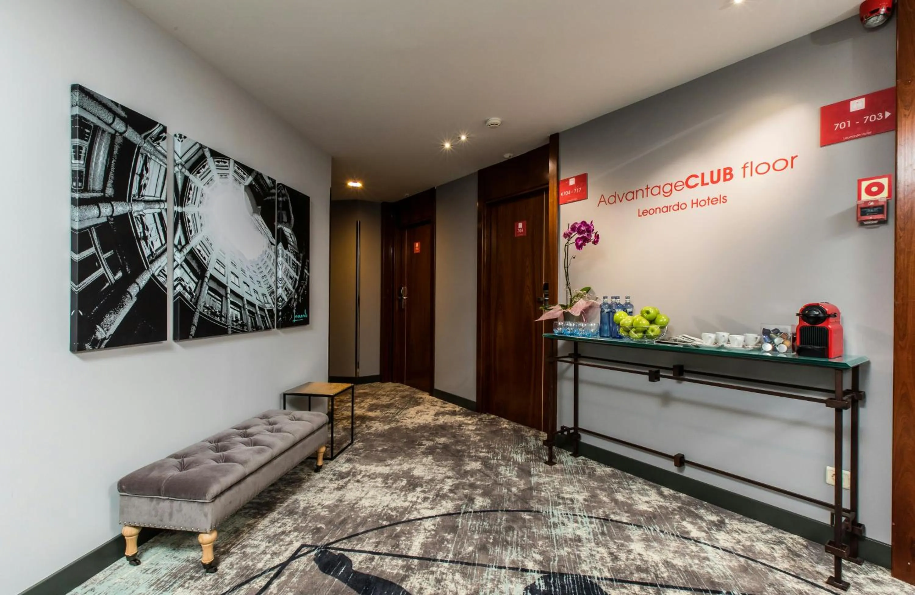 Lounge or bar in Leonardo Hotel Barcelona Gran Via