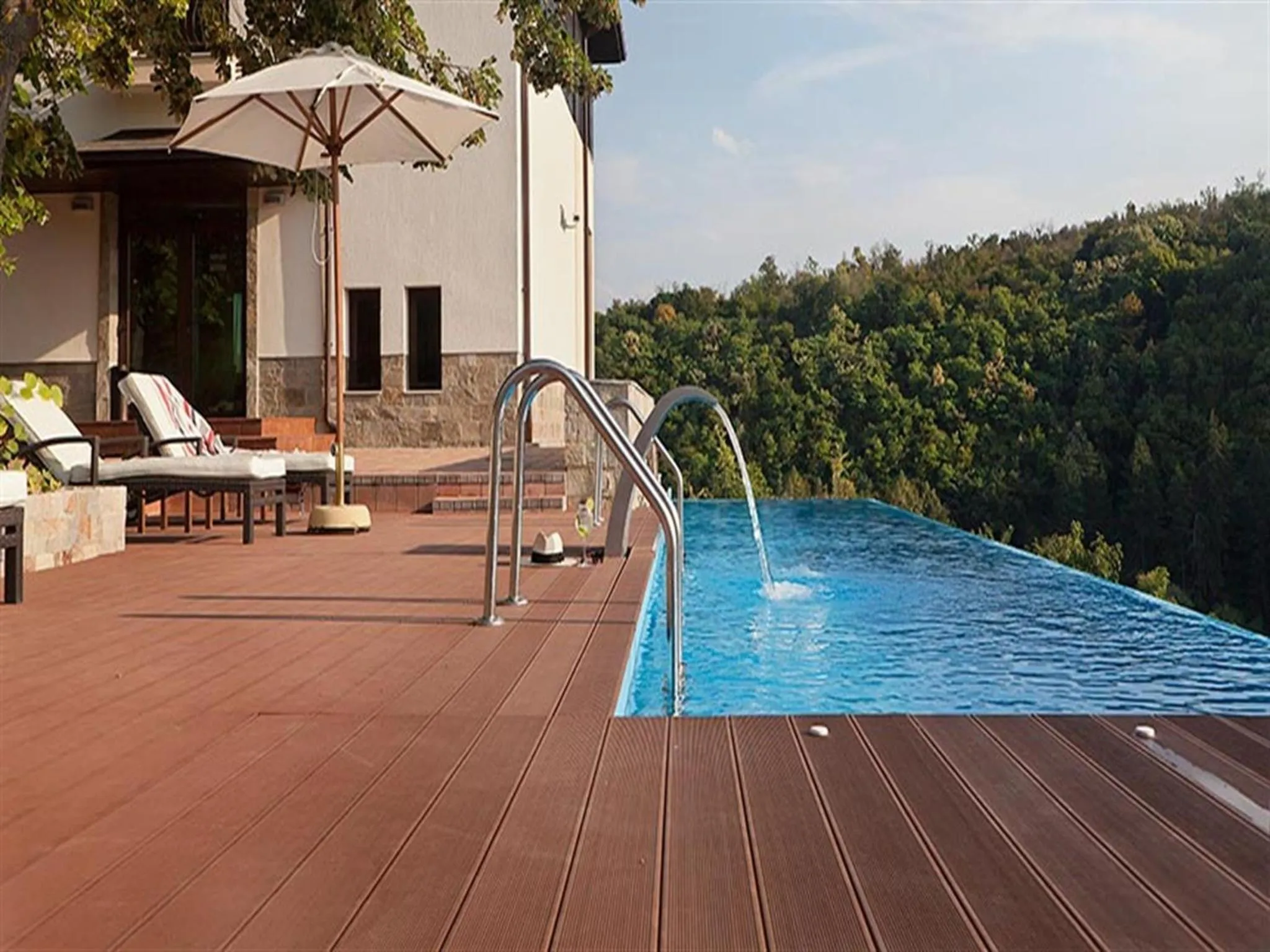 Swimming pool in Hotel Villa Kaylaka