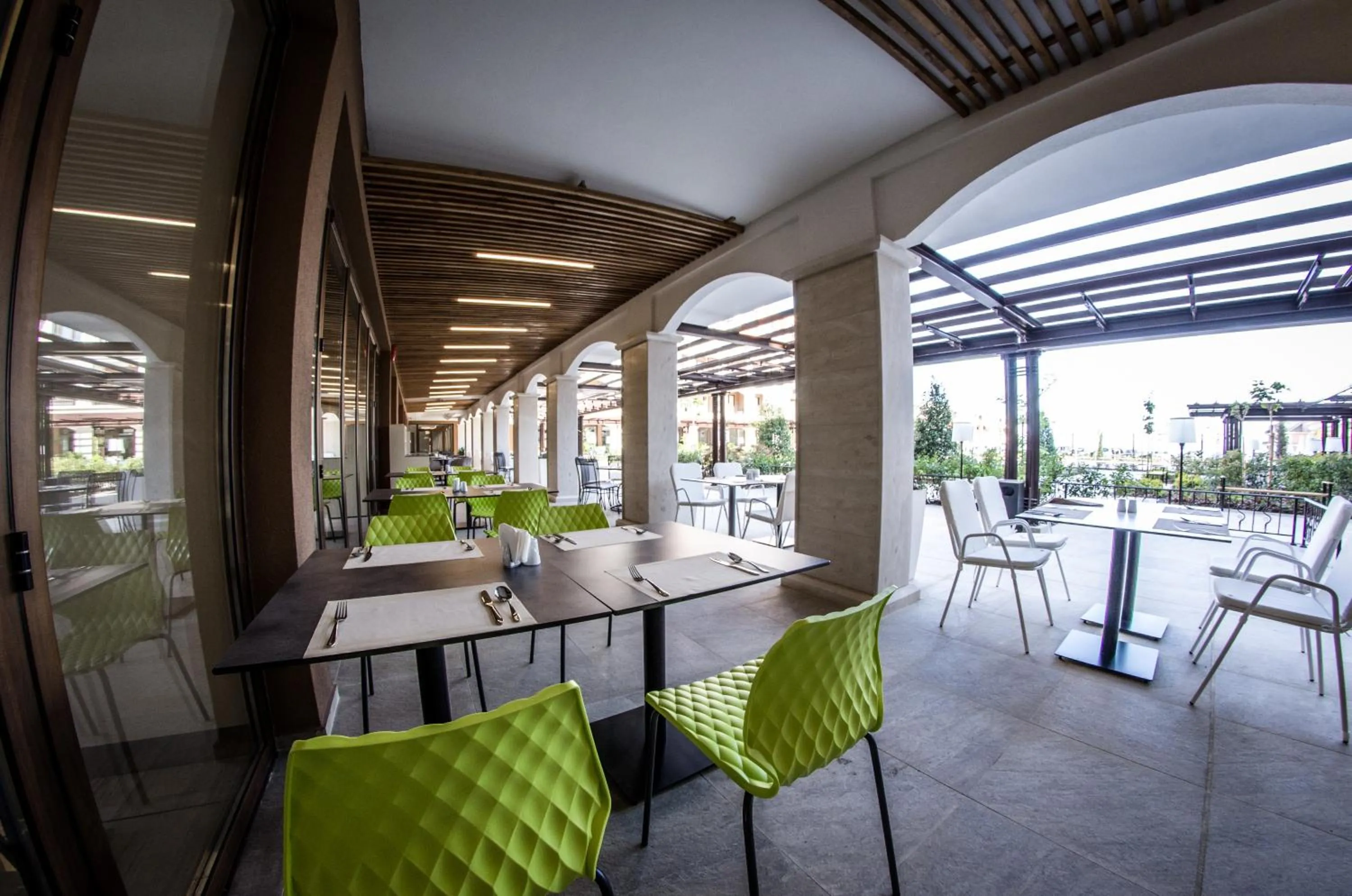 Restaurant/places to eat in Premier Fort Beach Hotel