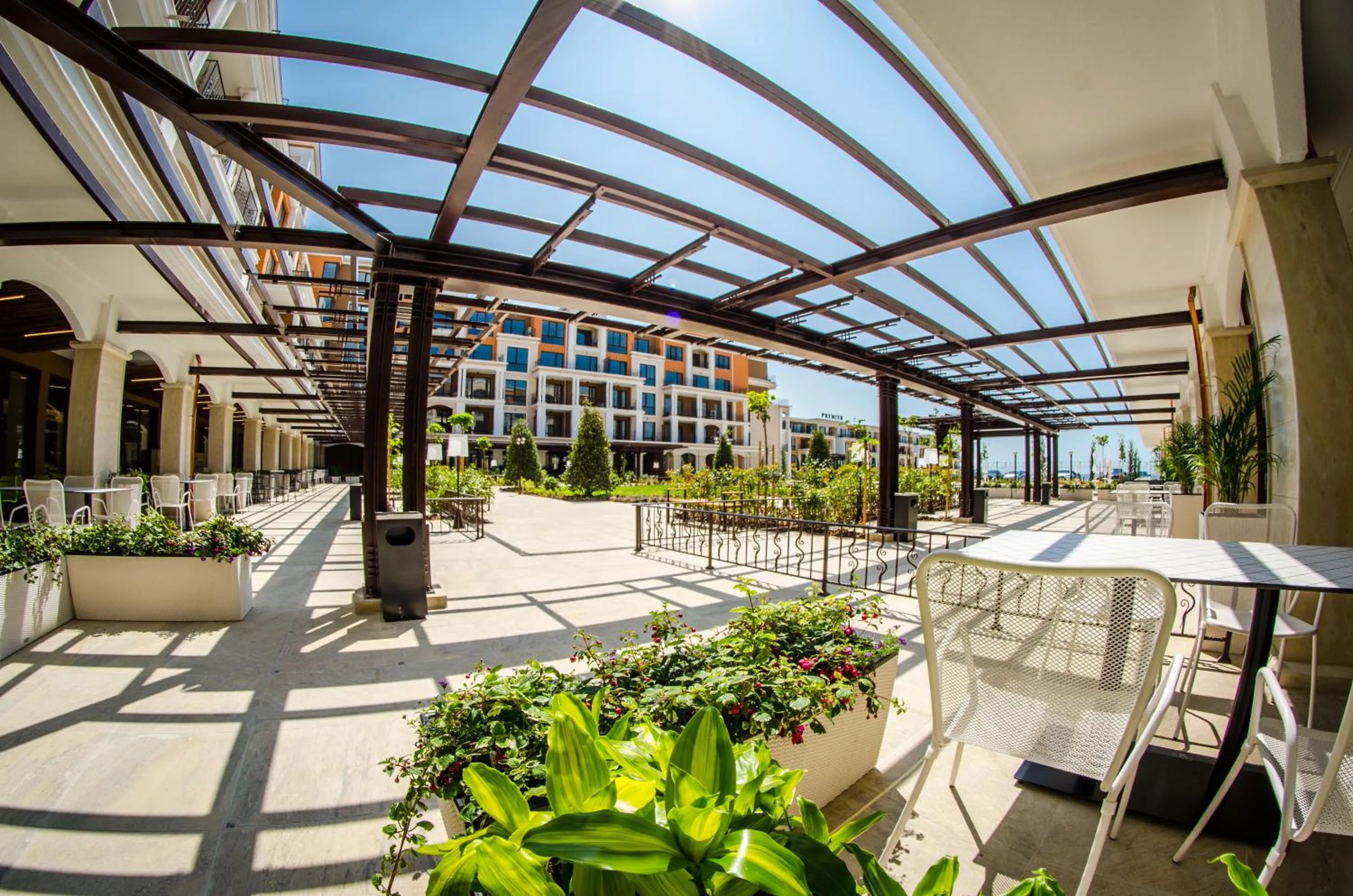 Restaurant/places to eat in Premier Fort Beach Hotel