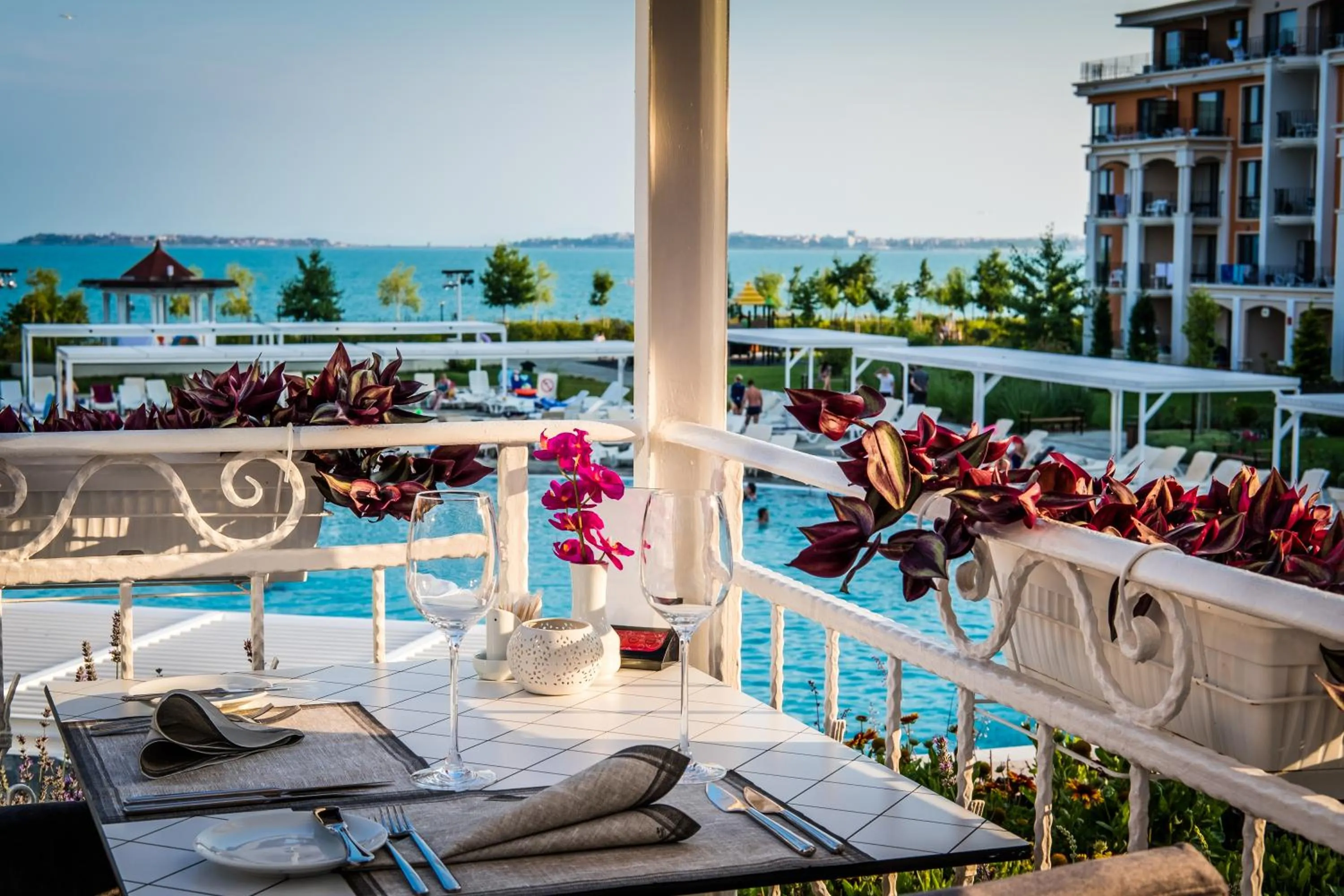 Restaurant/places to eat in Premier Fort Beach Hotel