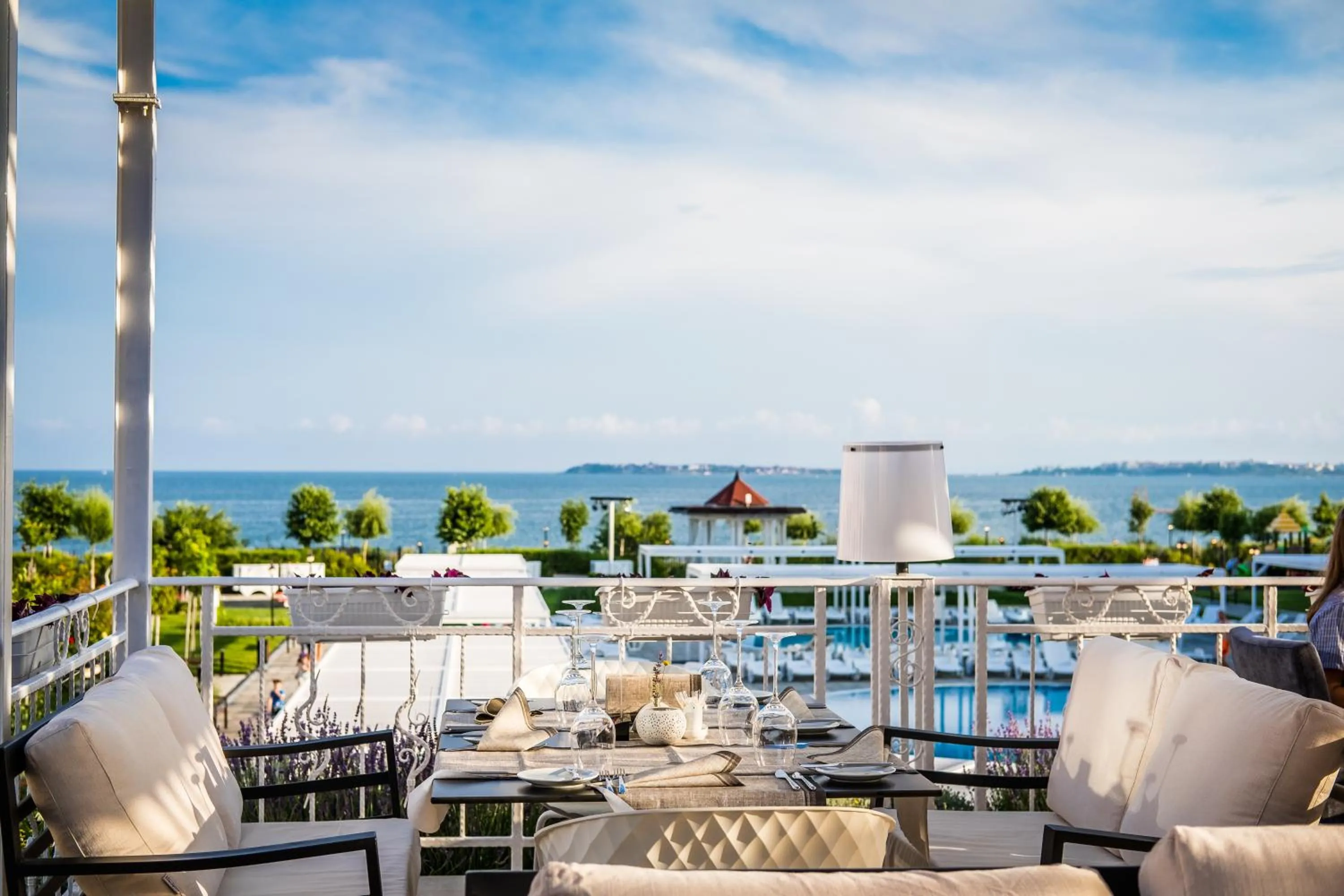 Restaurant/places to eat in Premier Fort Beach Hotel