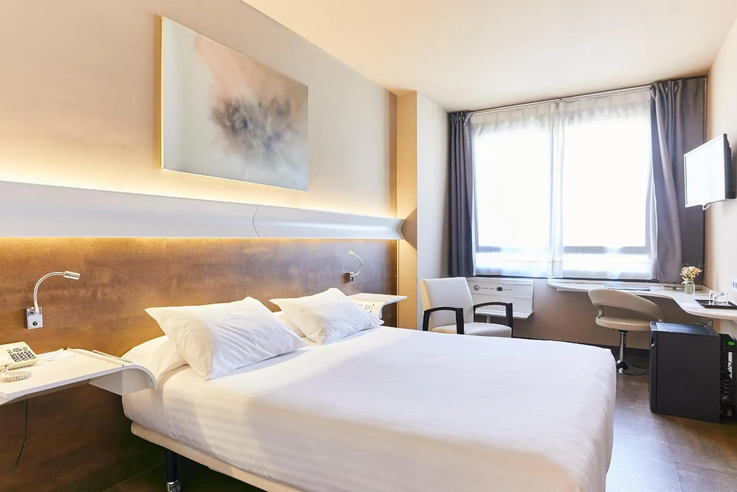 Photo of the whole room, Bed in Silken Monumental Naranco Photo of the whole room, Bed in Silken Monumental Naranco