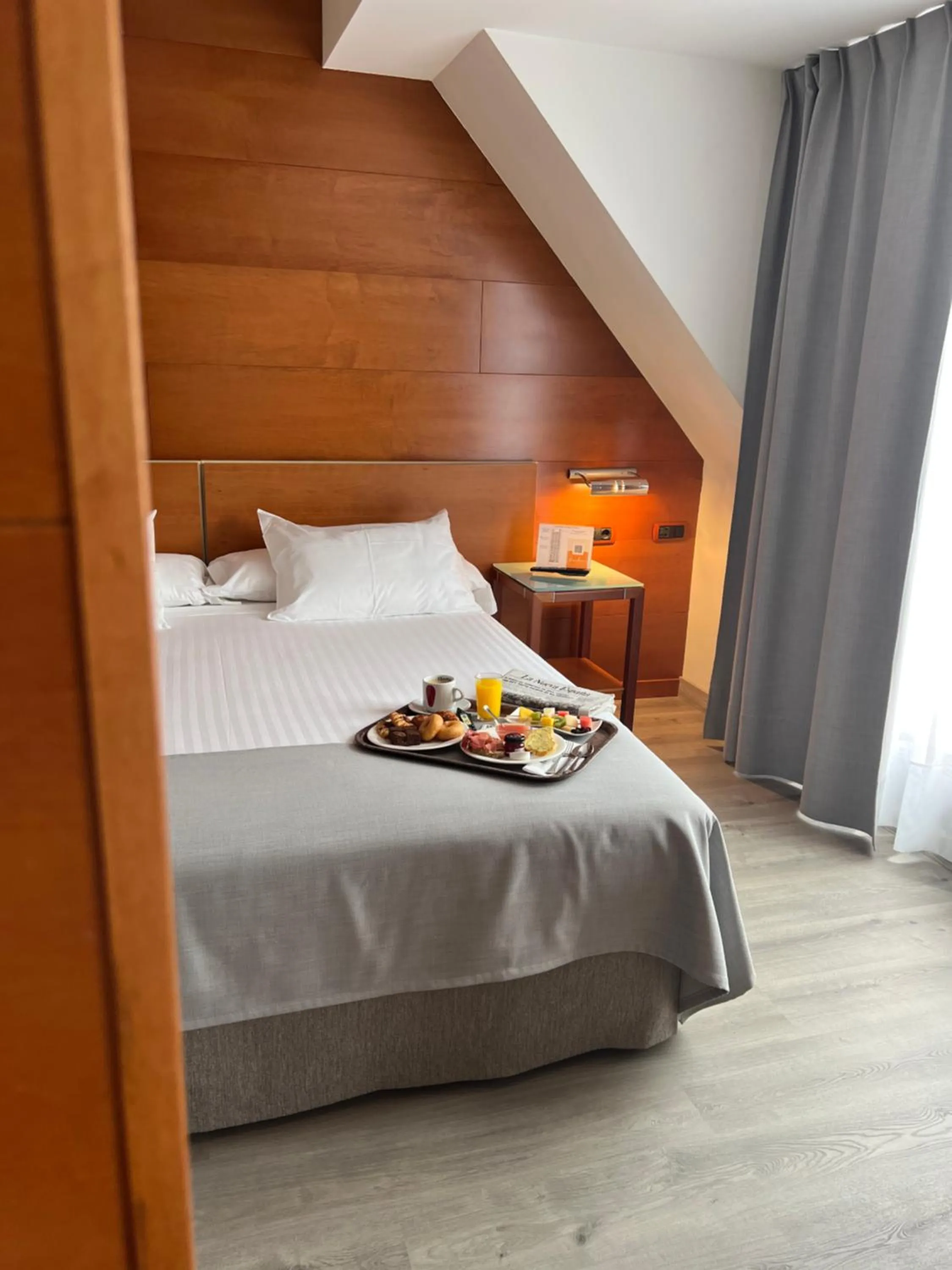 Bedroom, Bed in Silken Monumental Naranco