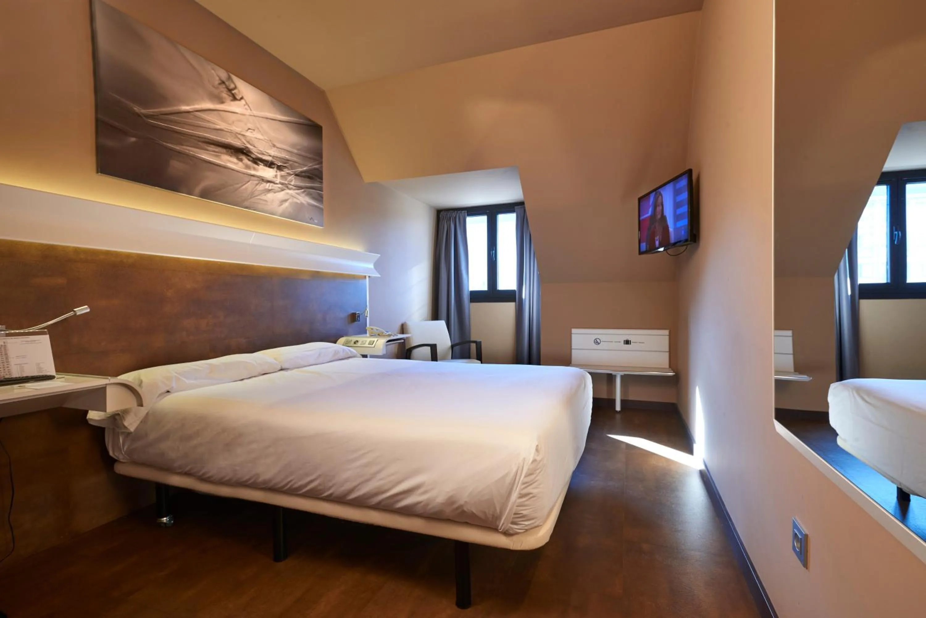 Bedroom, Bed in Silken Monumental Naranco