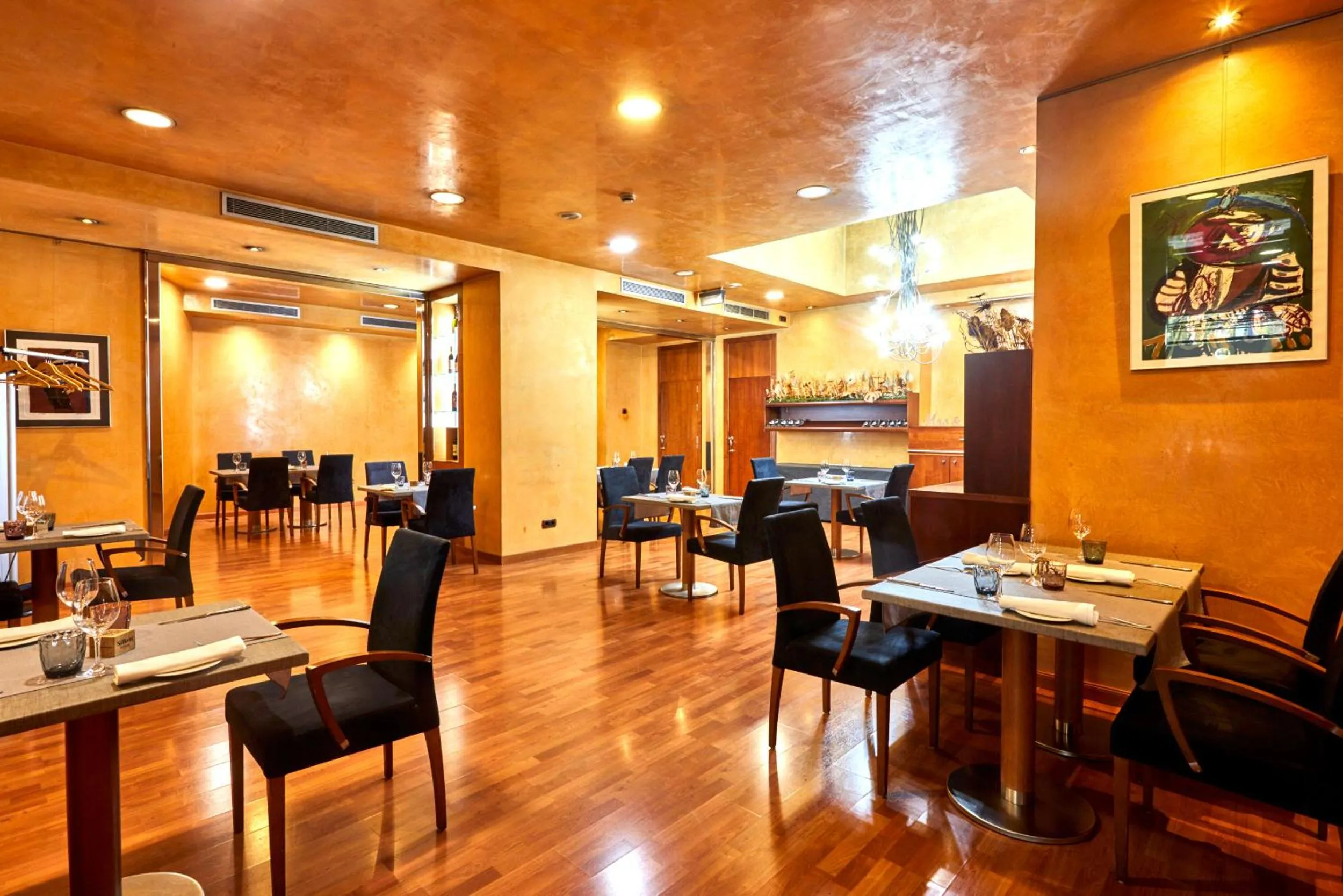 Restaurant/places to eat in Silken Monumental Naranco