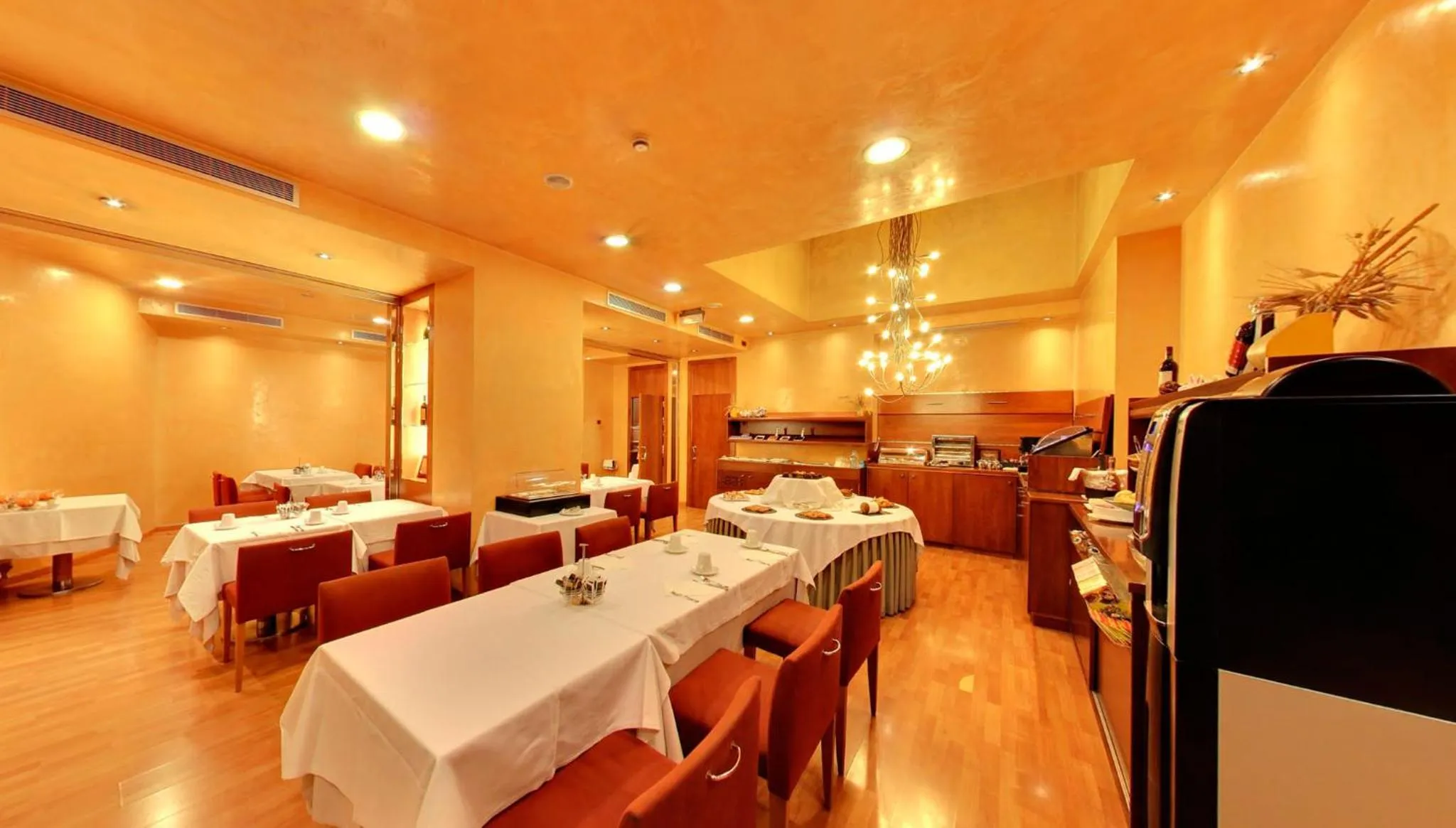 Restaurant/places to eat in Silken Monumental Naranco