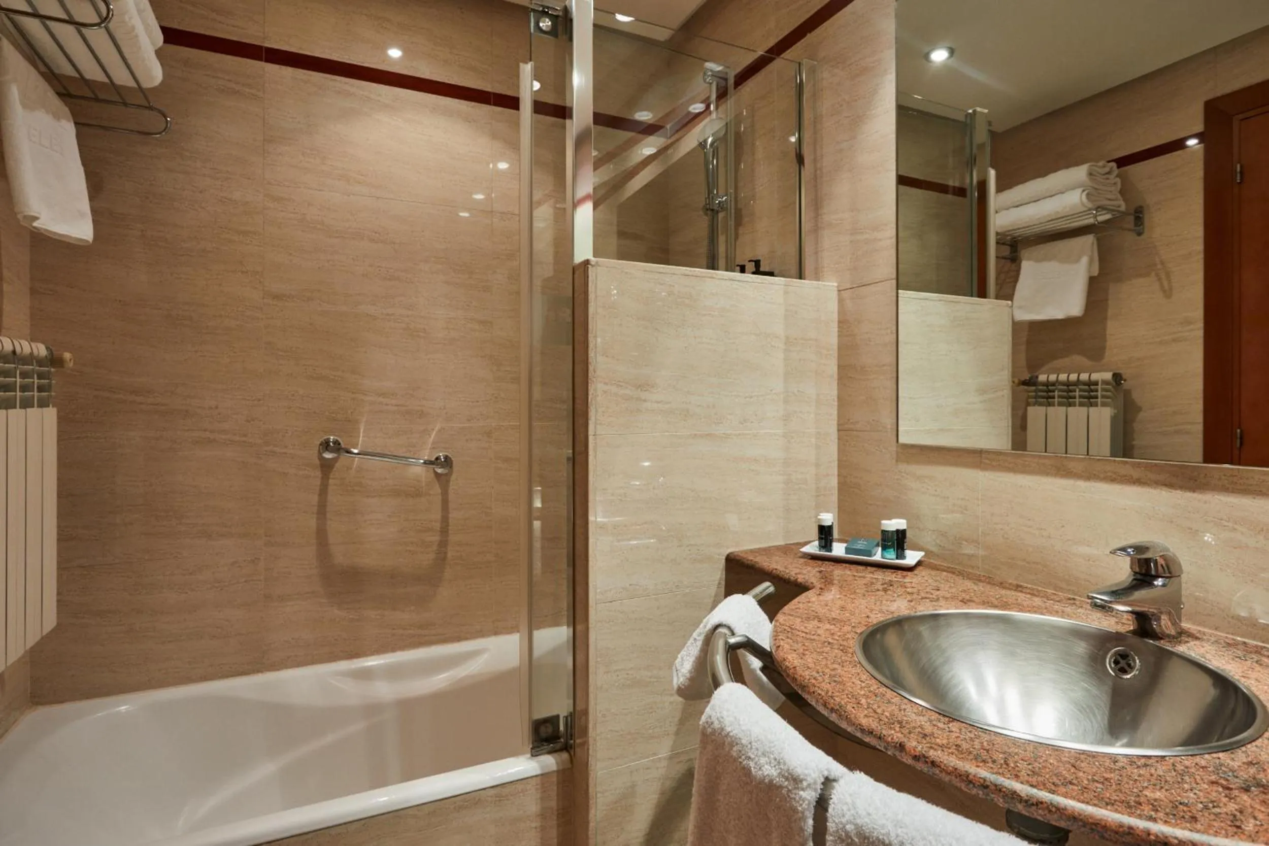 Bathroom in Silken Monumental Naranco