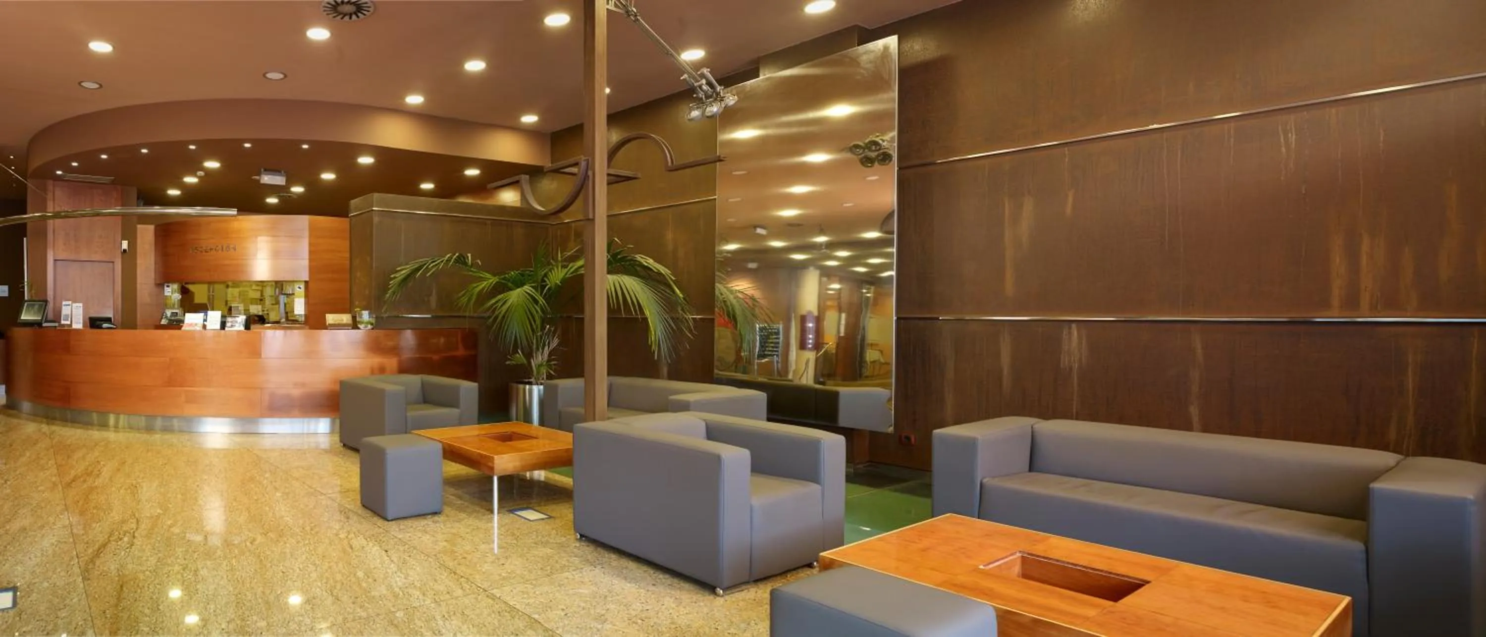 Lobby or reception in Silken Monumental Naranco