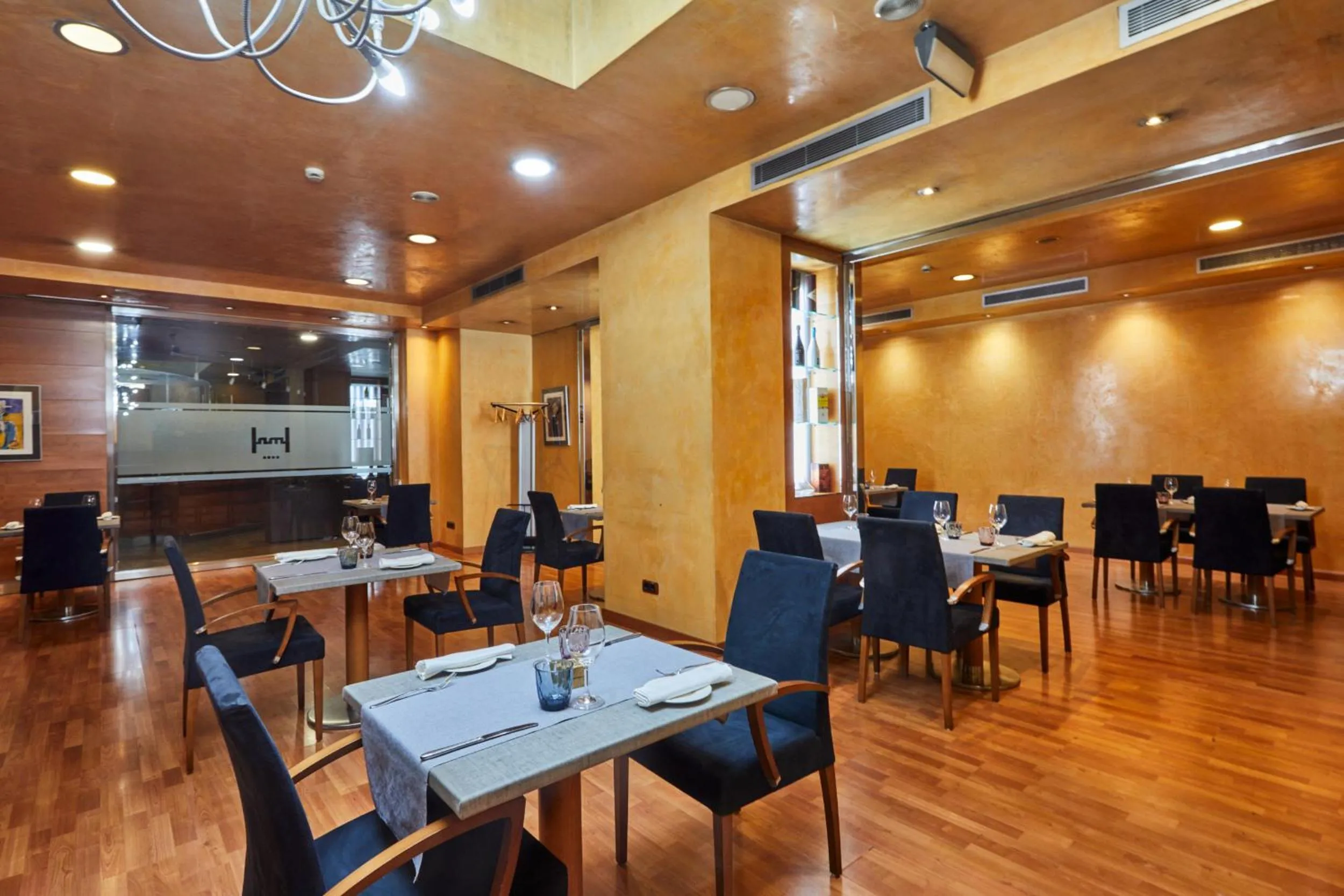 Restaurant/places to eat in Silken Monumental Naranco