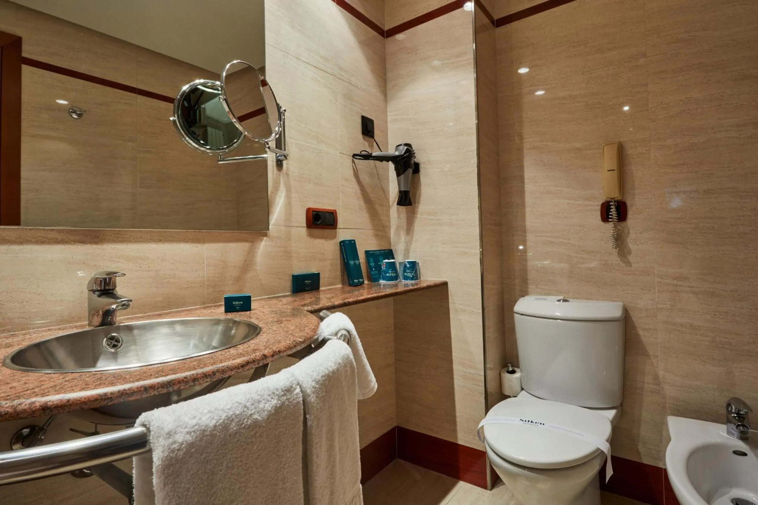 Bathroom in Silken Monumental Naranco