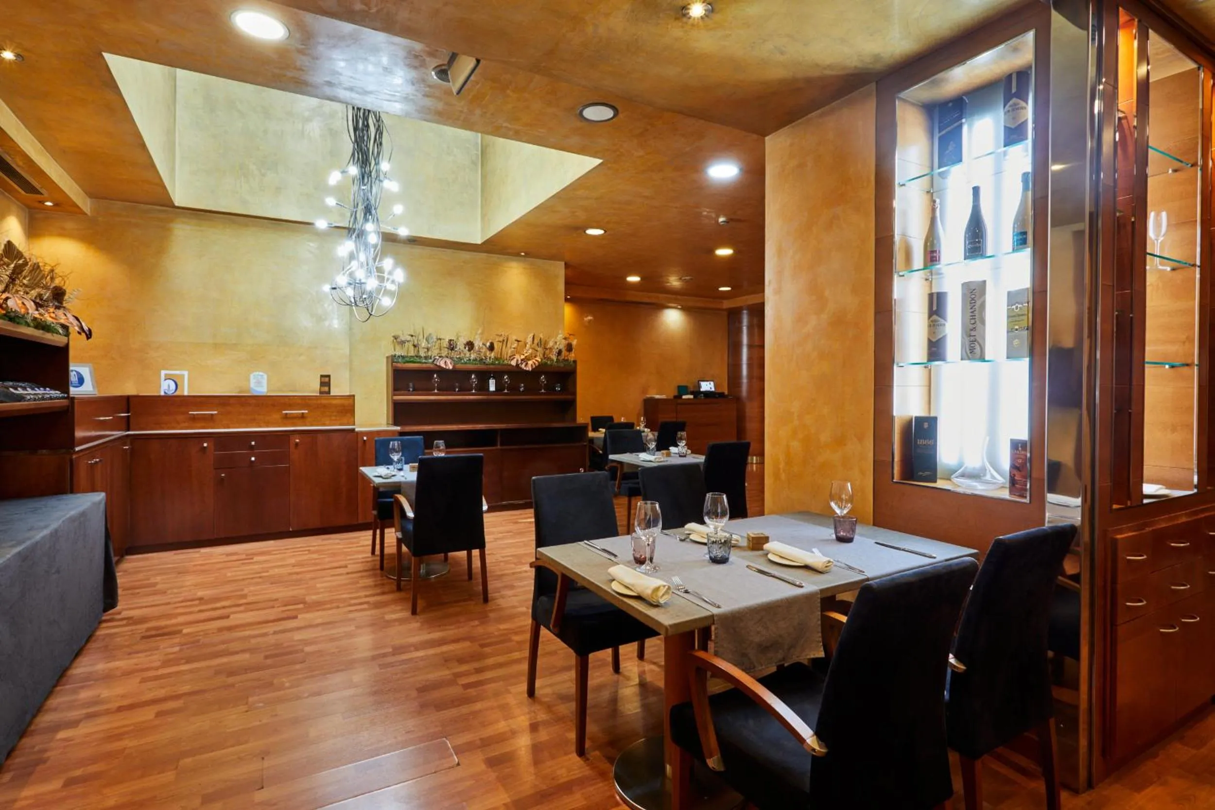 Restaurant/places to eat in Silken Monumental Naranco