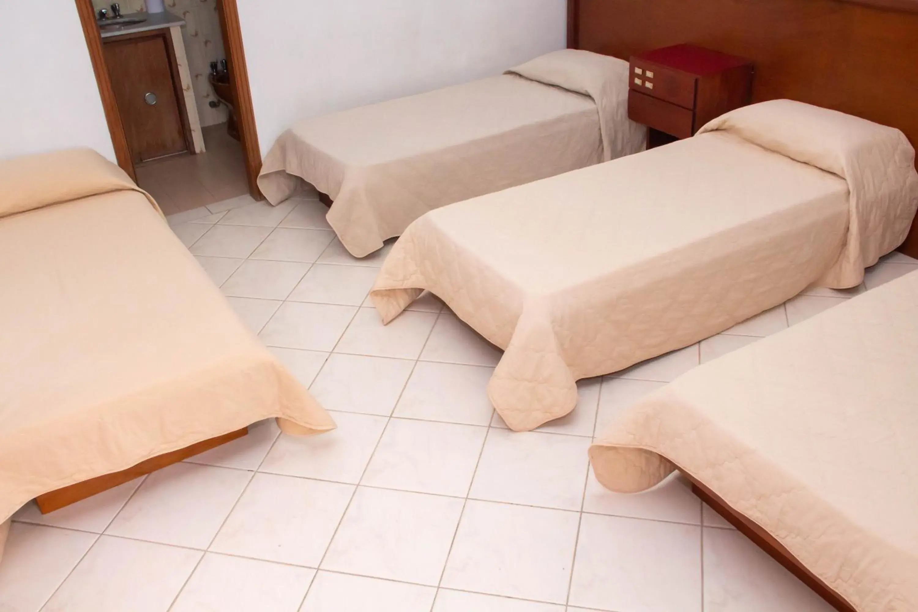 Standard Quadruple Room in HOTEL DOMHOF Standard Quadruple Room in HOTEL DOMHOF