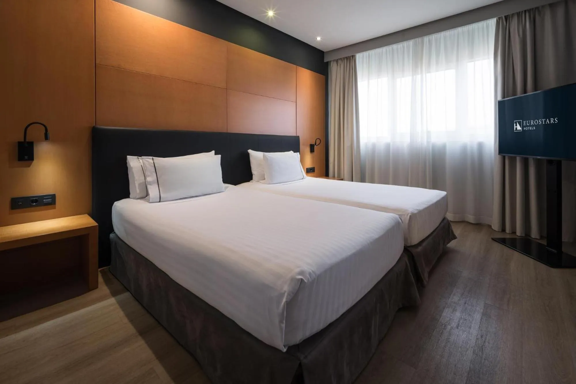 Bed in Eurostars Al-Ándalus Palace