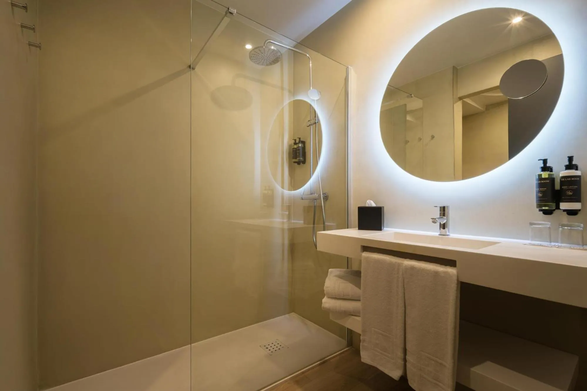 Shower in Eurostars Al-Ándalus Palace