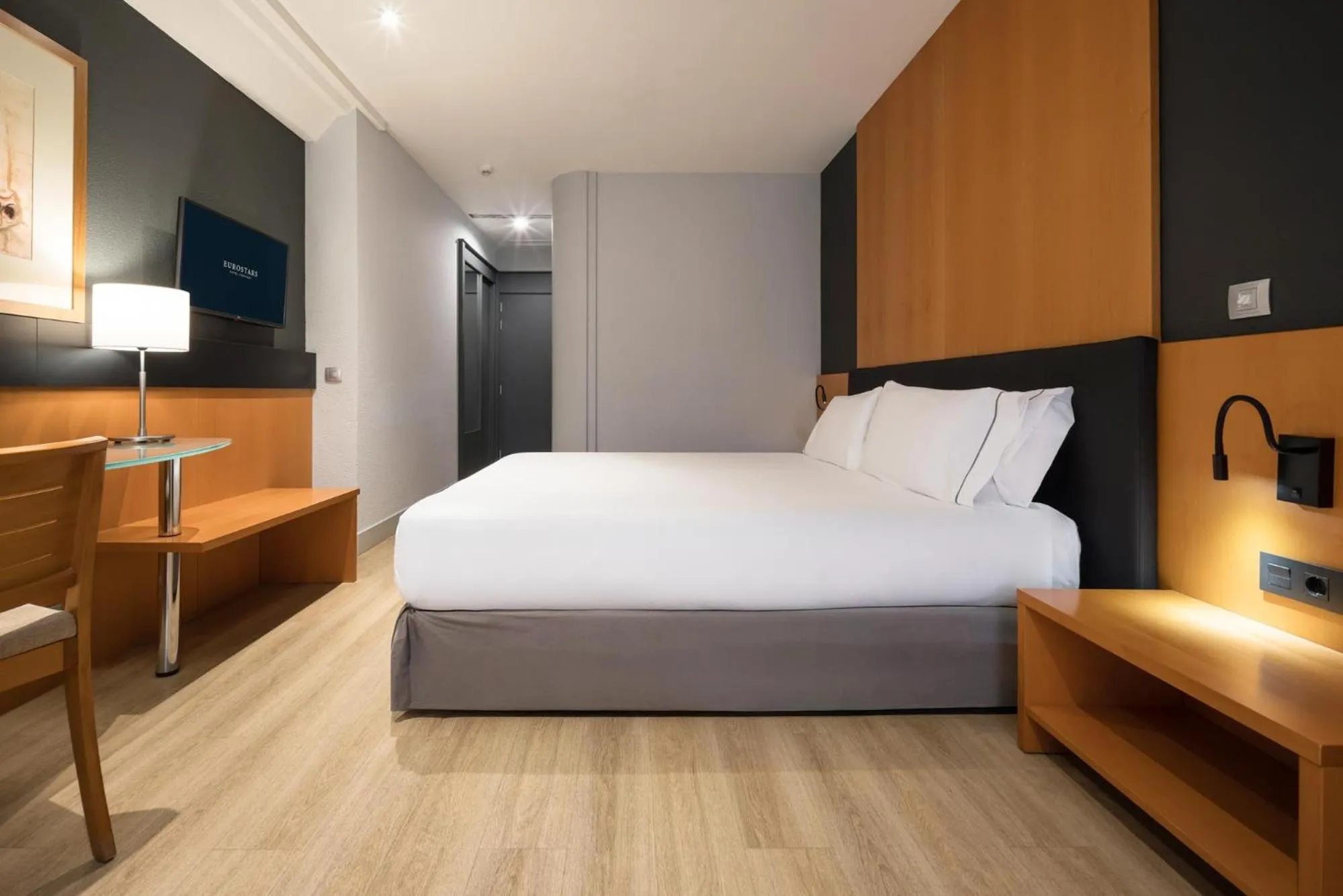 Bed in Eurostars Al-Ándalus Palace