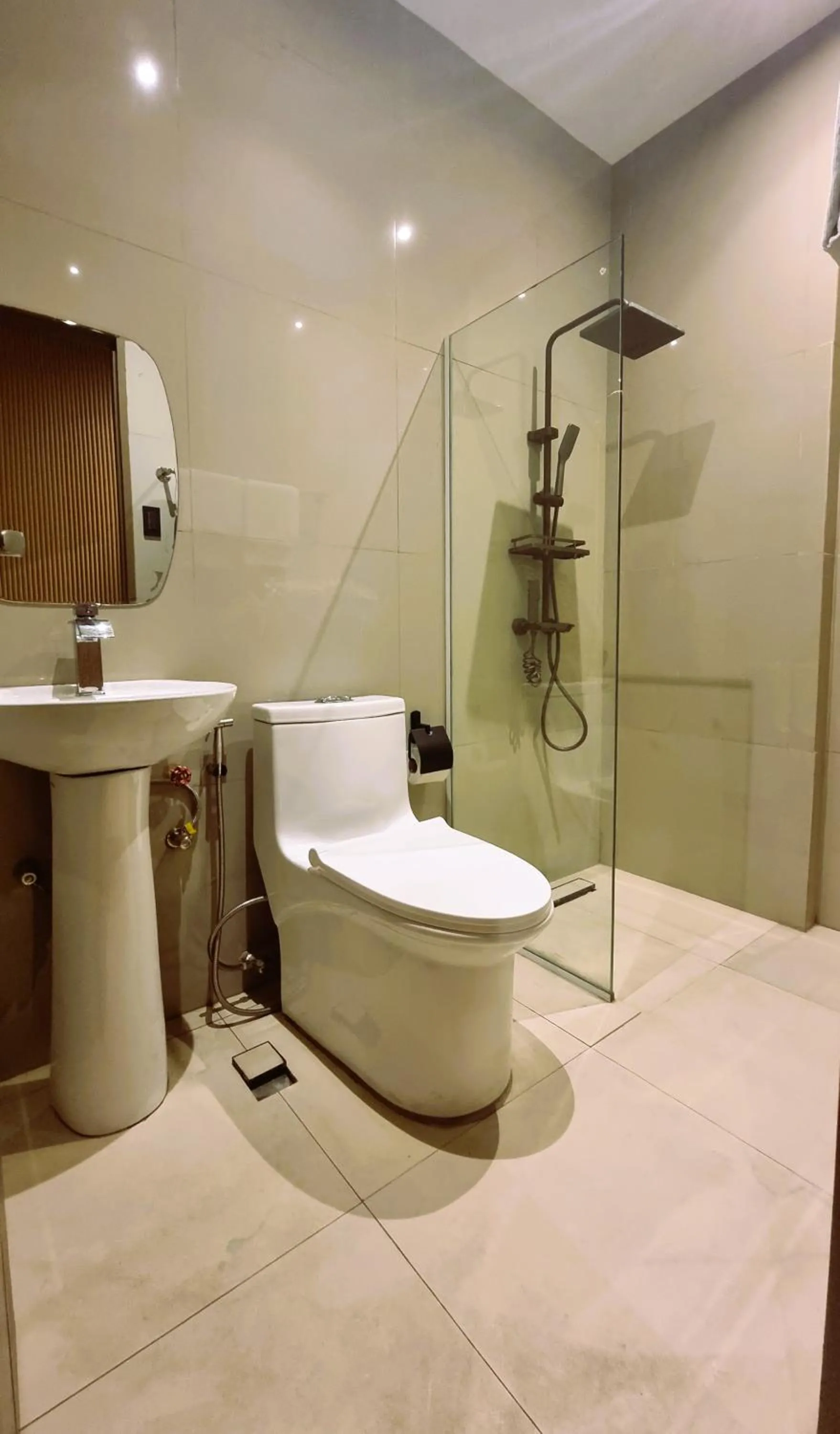 Shower in Eekos Bed and Breakfast
