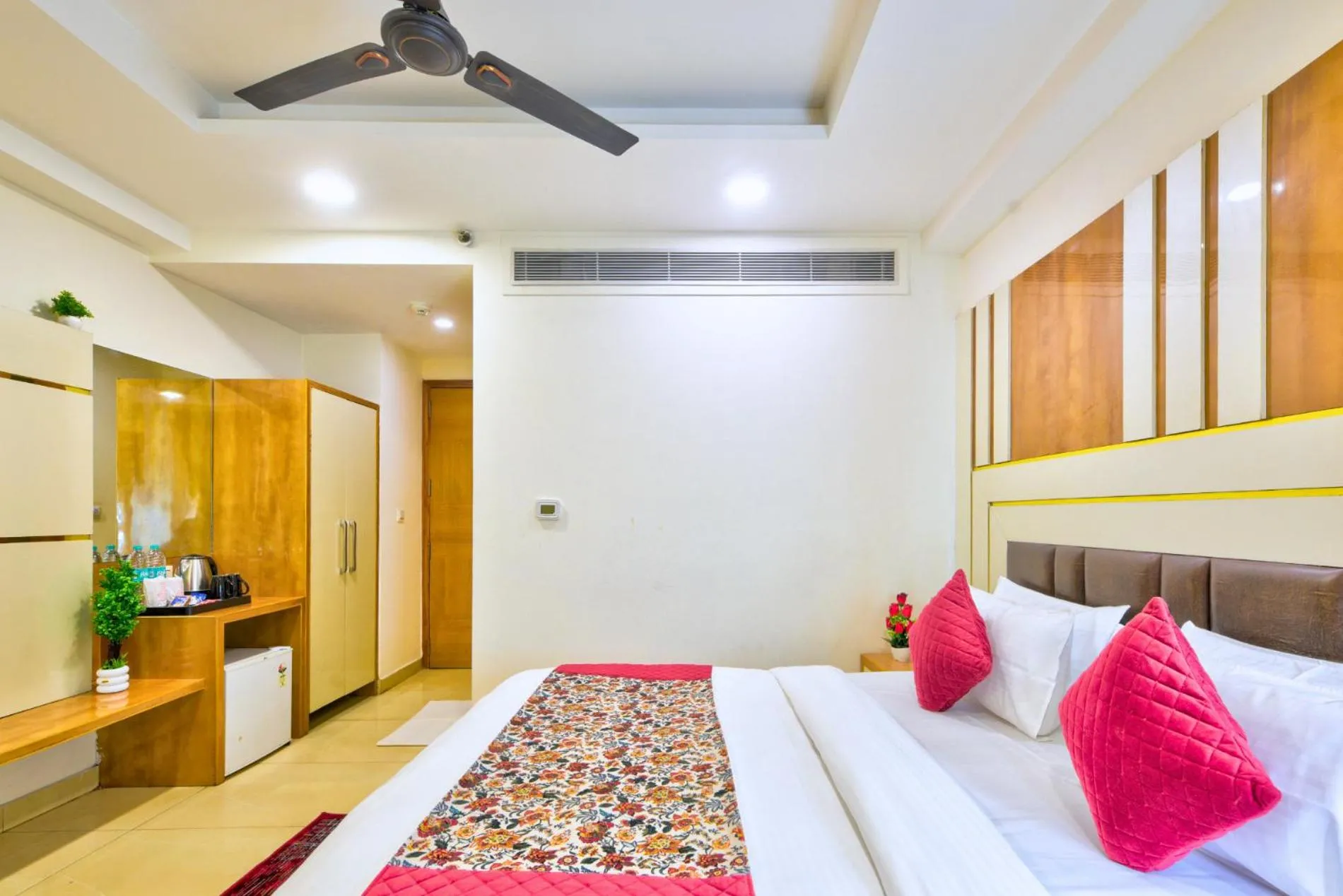 Bed in Hotel All Time Residency -Near Connaught Place New Delhi