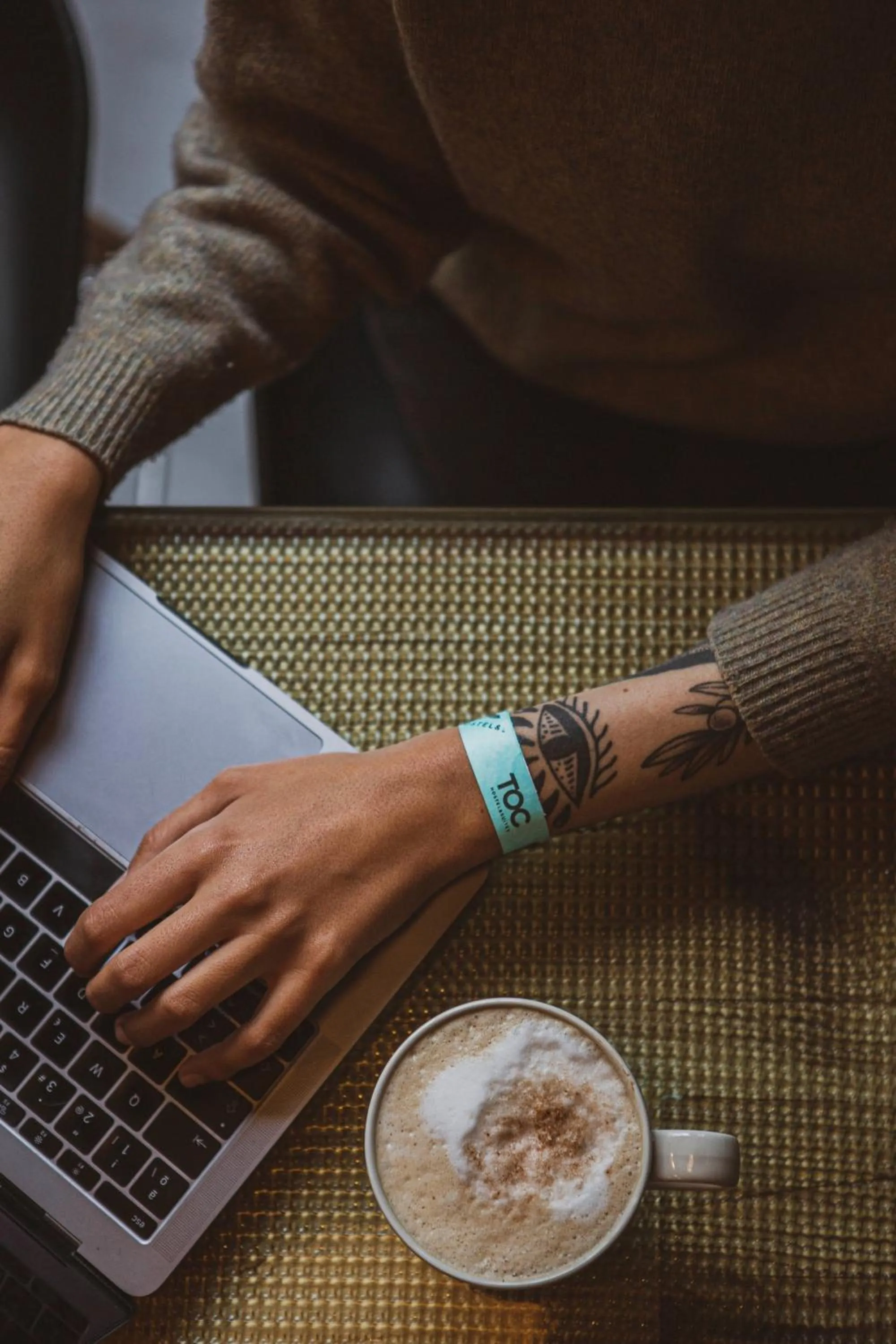 Communal lounge/ TV room in TOC Hostel Barcelona