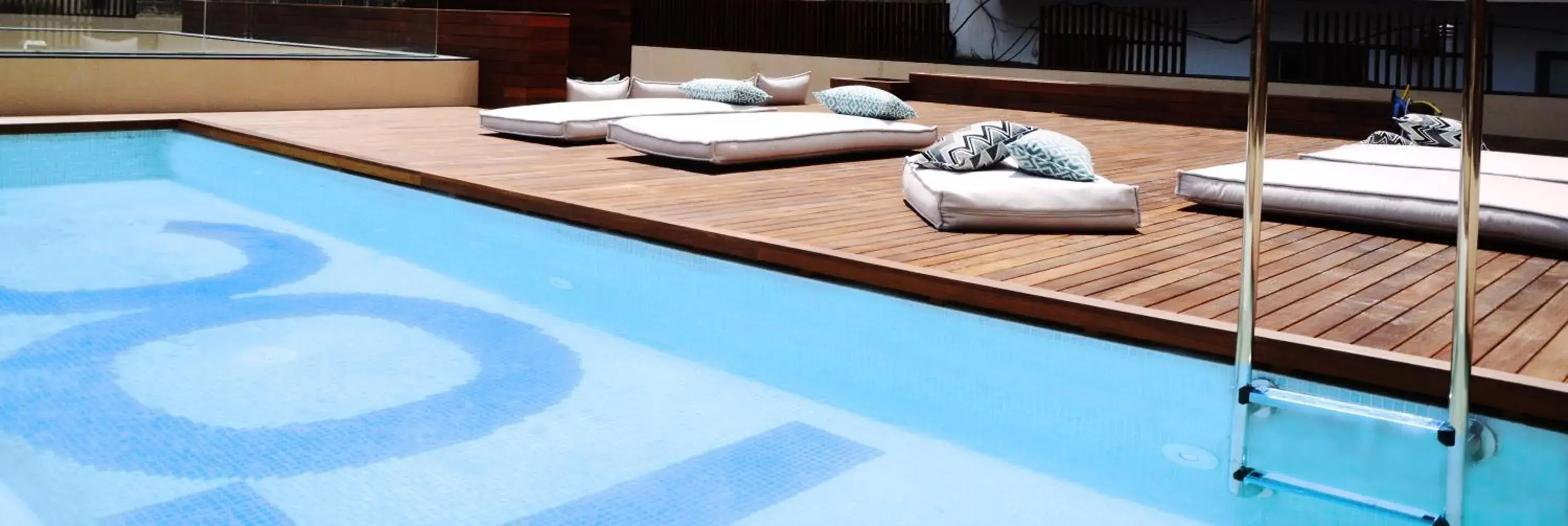 Swimming pool in TOC Hostel Barcelona Swimming pool in TOC Hostel Barcelona