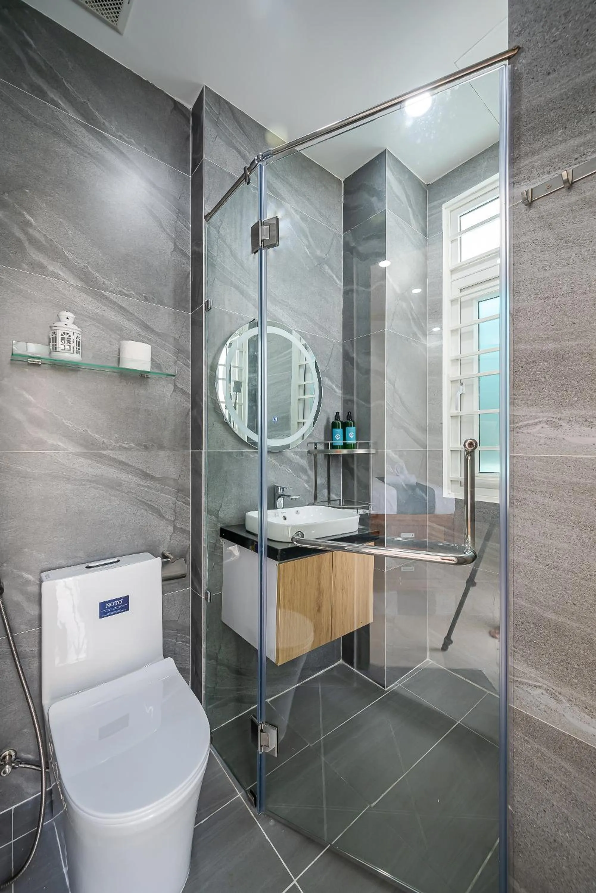 Shower in Cozrum Homes - Retro House