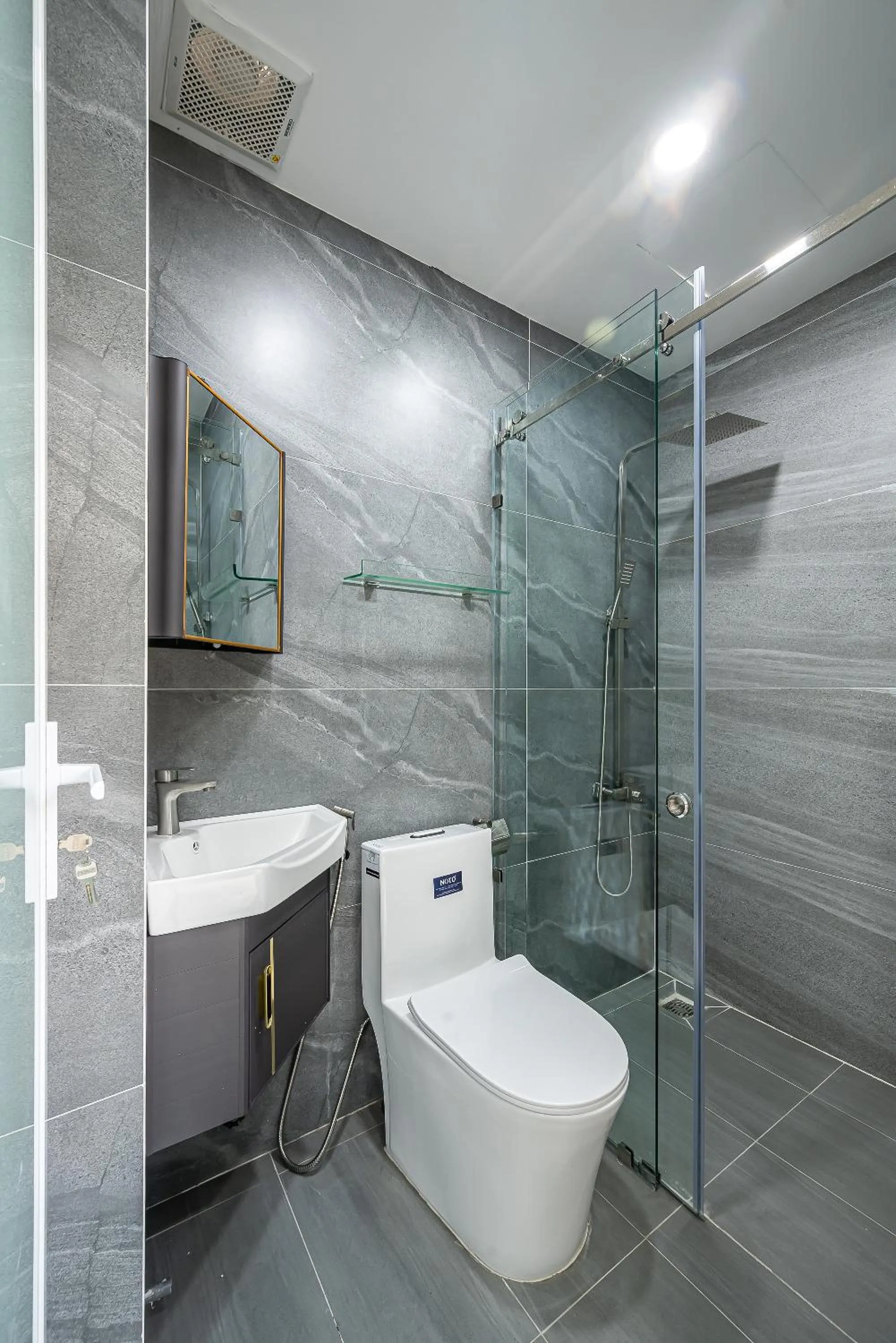 Shower in Cozrum Homes - Retro House