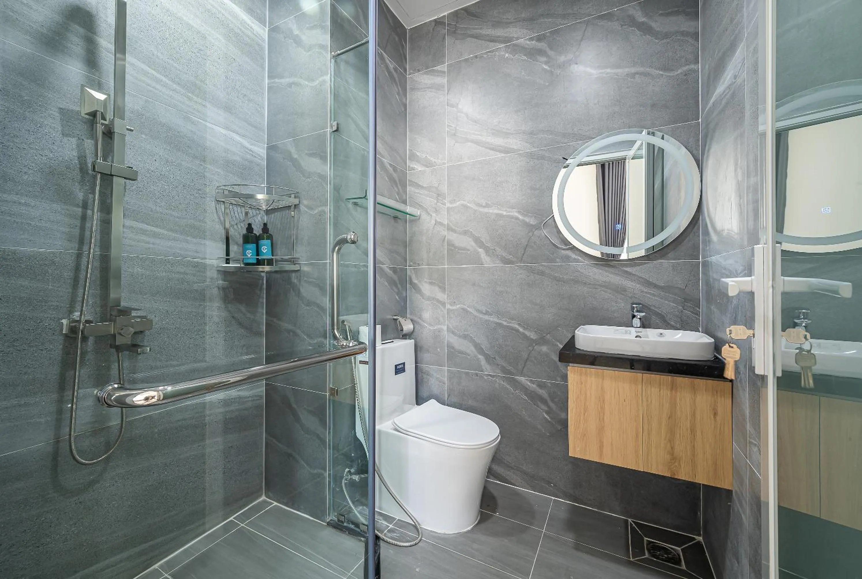 Shower in Cozrum Homes - Retro House